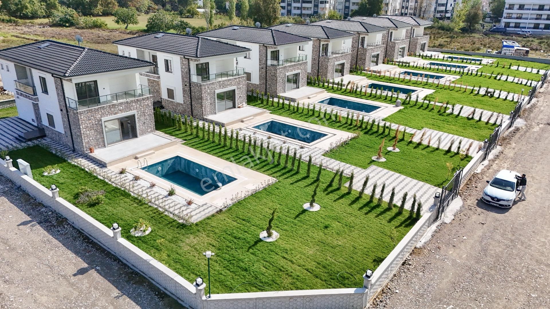Güre'de 600 M2 Arsa İçinde Satılık Özel Havuzlu Villa - Görsel 3