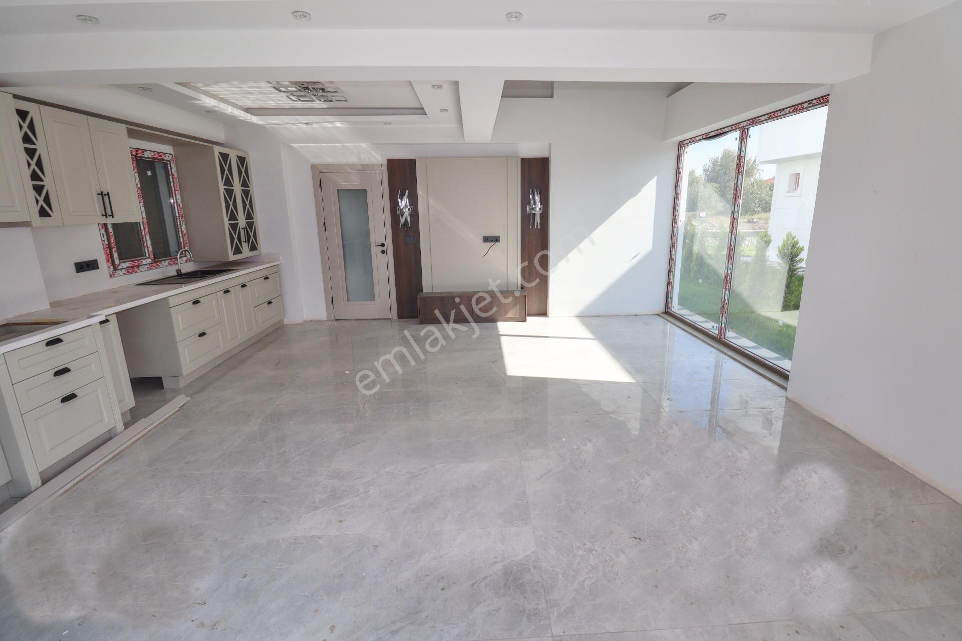 Güre'de 600 M2 Arsa İçinde Satılık Özel Havuzlu Villa - Görsel 23