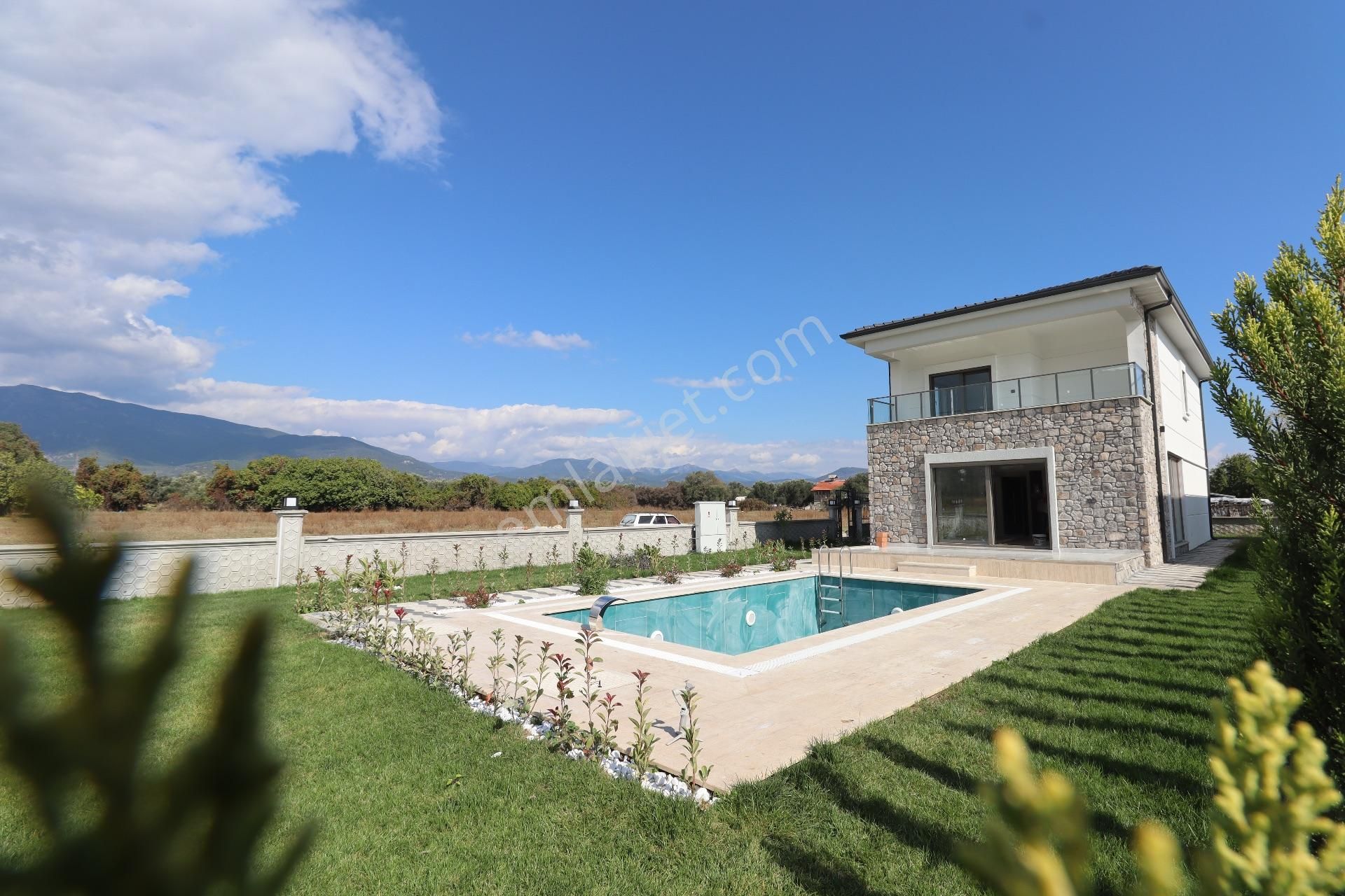 Güre'de 600 M2 Arsa İçinde Satılık Özel Havuzlu Villa - Görsel 19