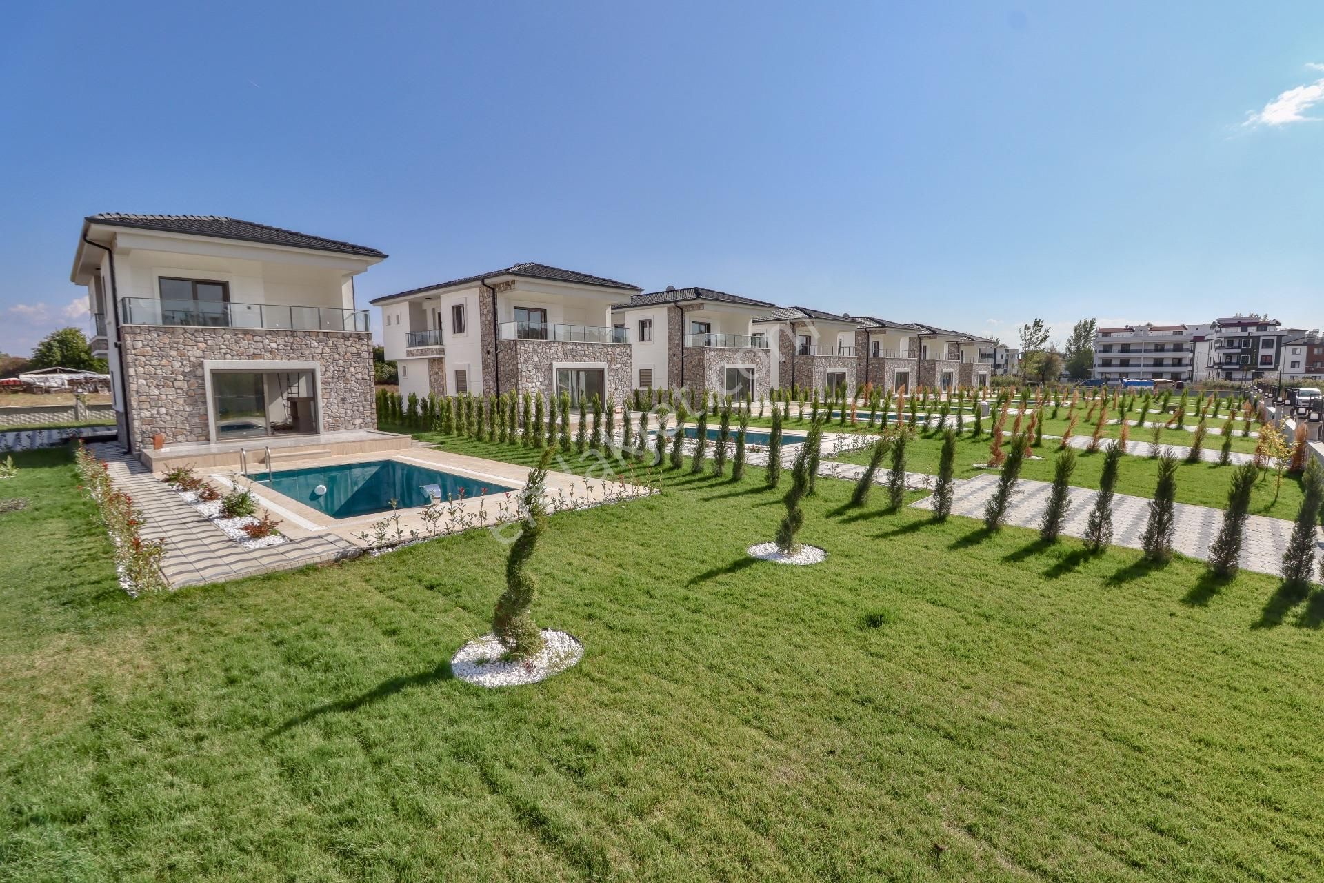 Güre'de 600 M2 Arsa İçinde Satılık Özel Havuzlu Villa - Görsel 13