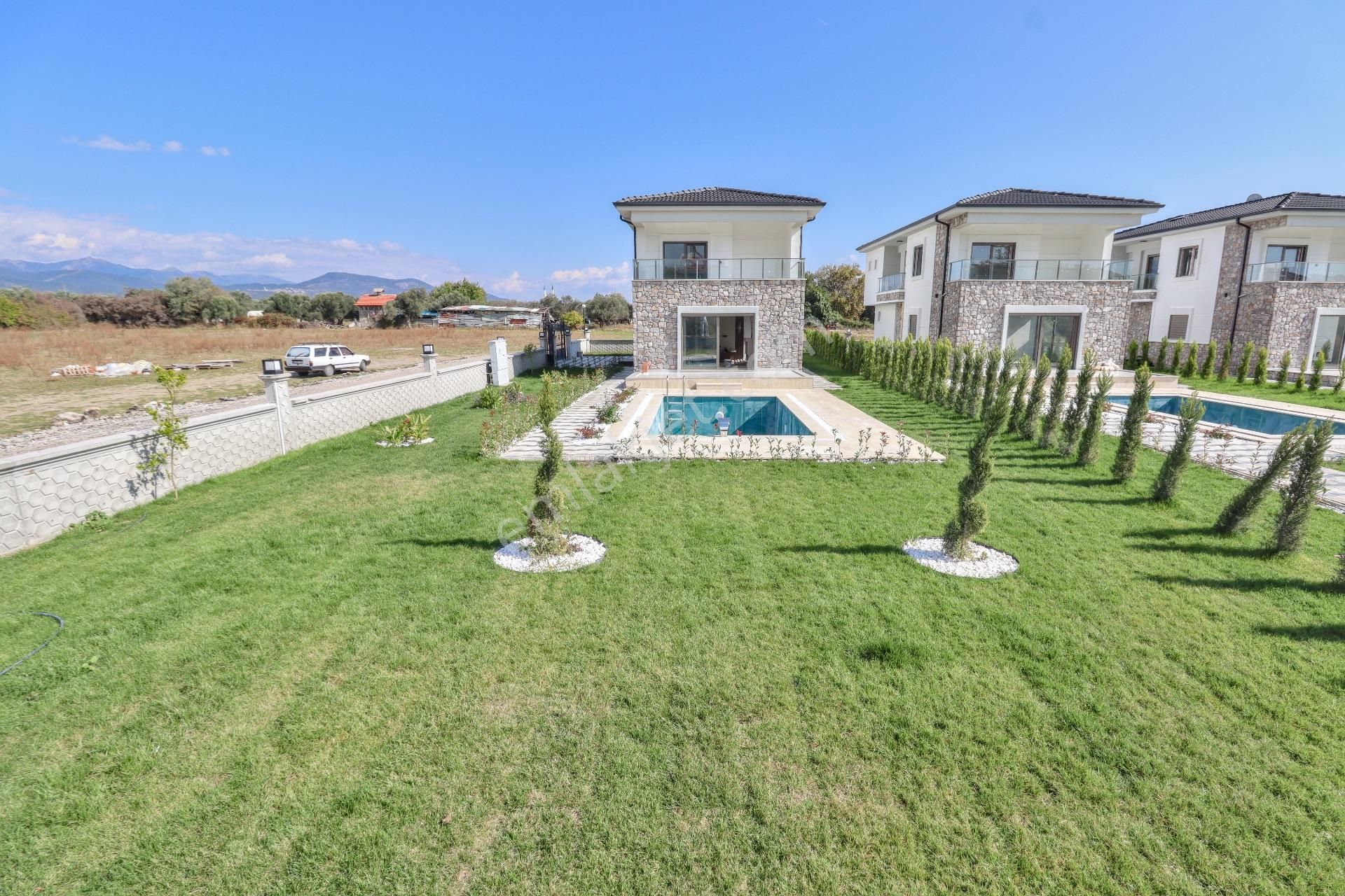 Güre'de 600 M2 Arsa İçinde Satılık Özel Havuzlu Villa - Görsel 11