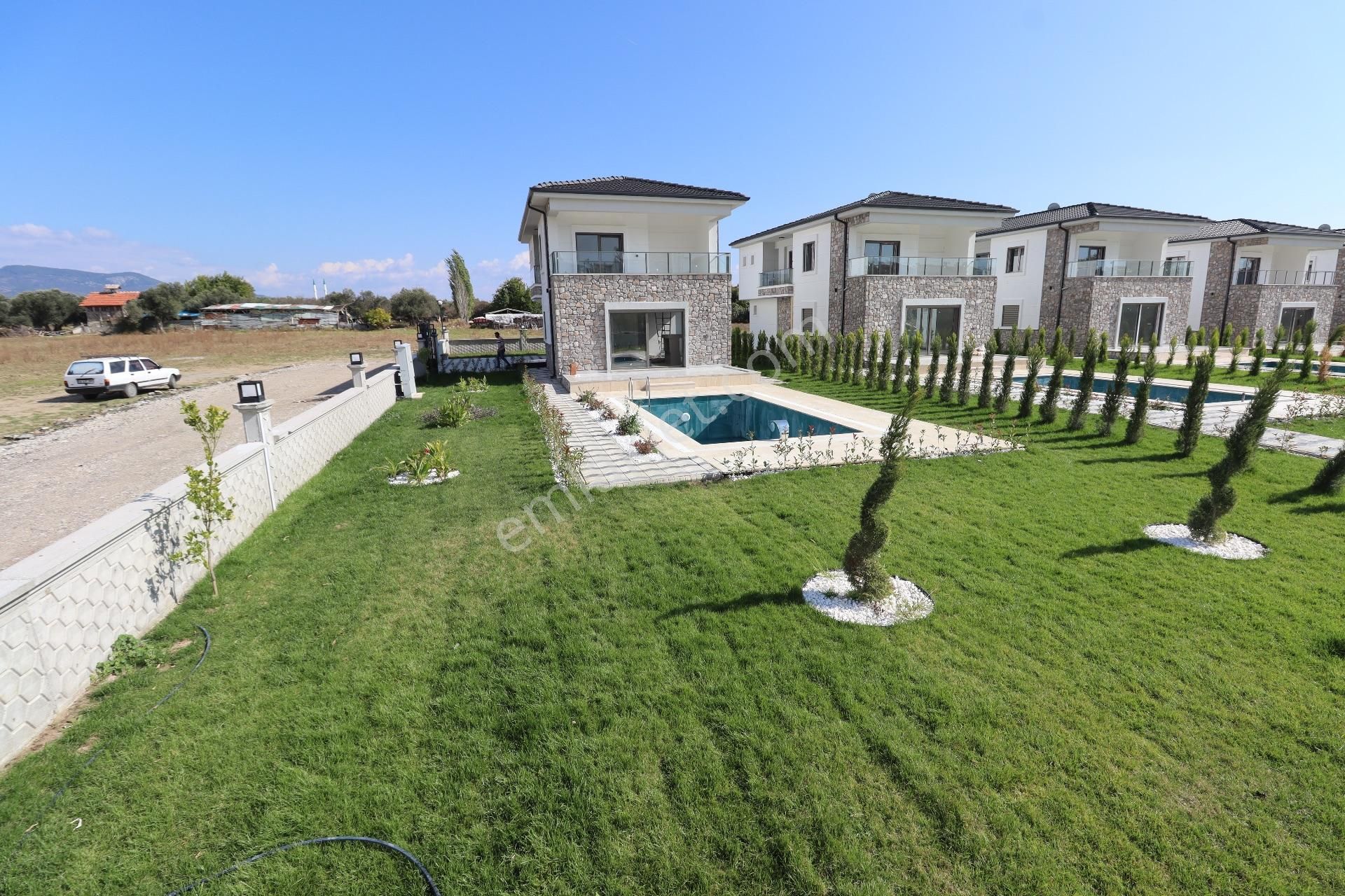 Güre'de 600 M2 Arsa İçinde Satılık Özel Havuzlu Villa - Görsel 12