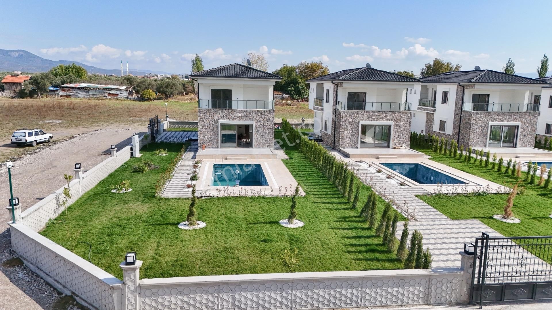 Güre'de 600 M2 Arsa İçinde Satılık Özel Havuzlu Villa - Görsel 4