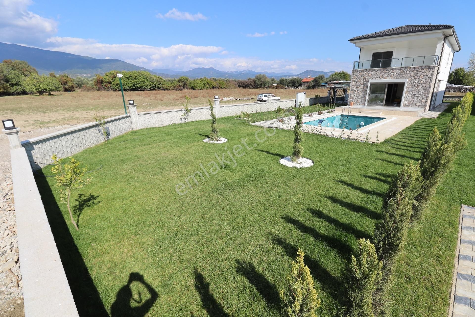 Güre'de 600 M2 Arsa İçinde Satılık Özel Havuzlu Villa - Görsel 15