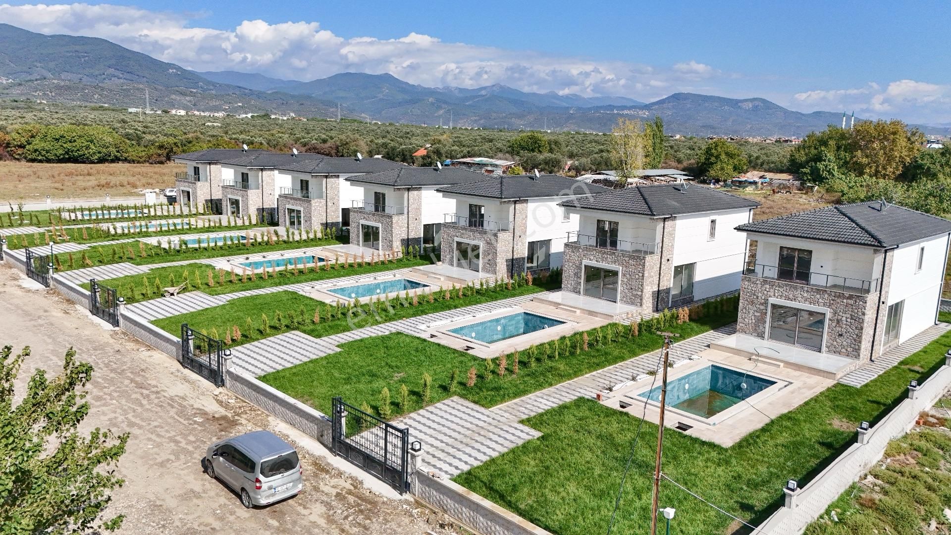 Güre'de 600 M2 Arsa İçinde Satılık Özel Havuzlu Villa - Görsel 5