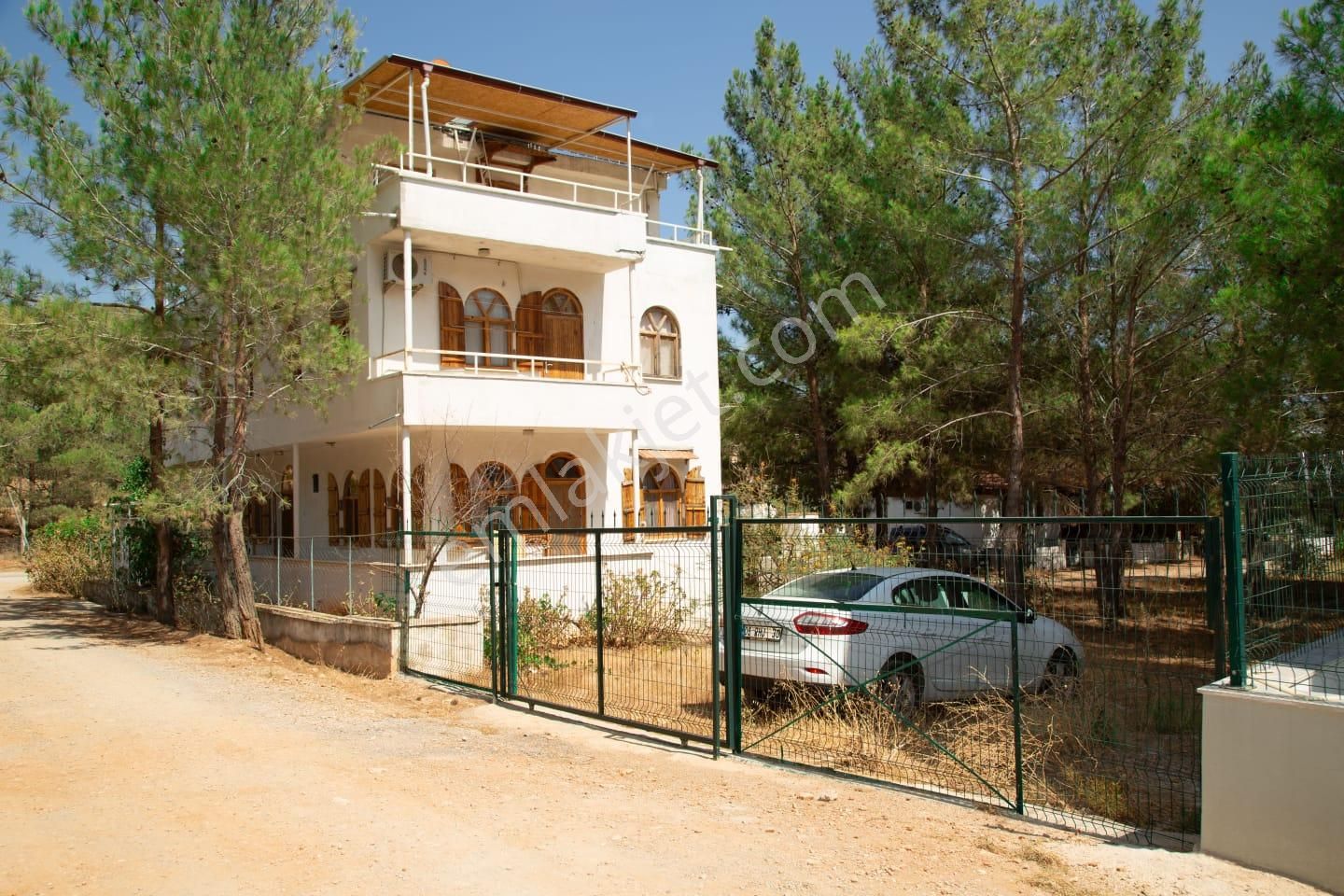 Lemas Emlak : Büyükeceli Denize 150 Metre Satılık Villa