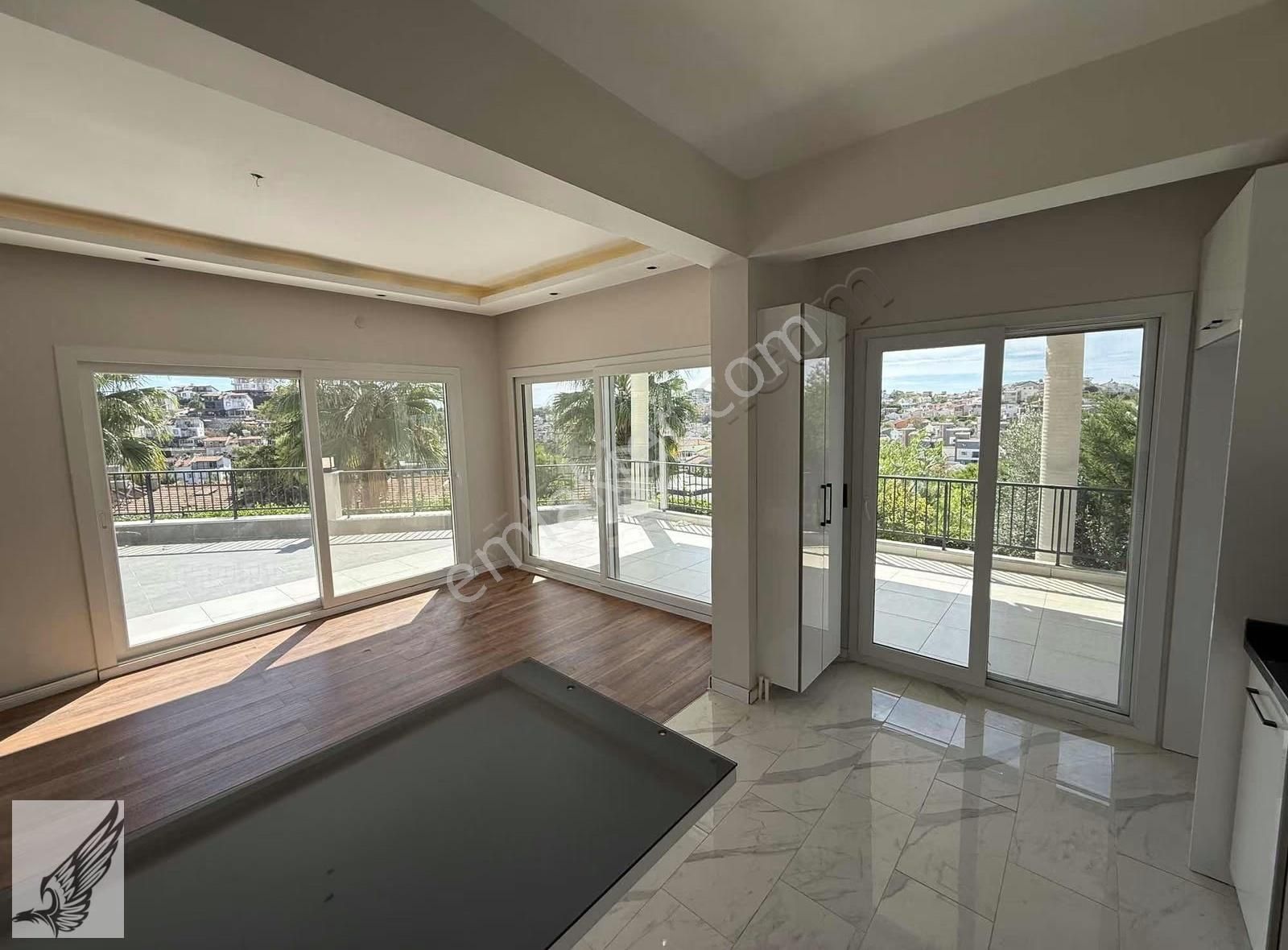 Metekent Sitesinde Panoramik Manzaralı Köşe Konumda 5+1 Villa - Görsel 2