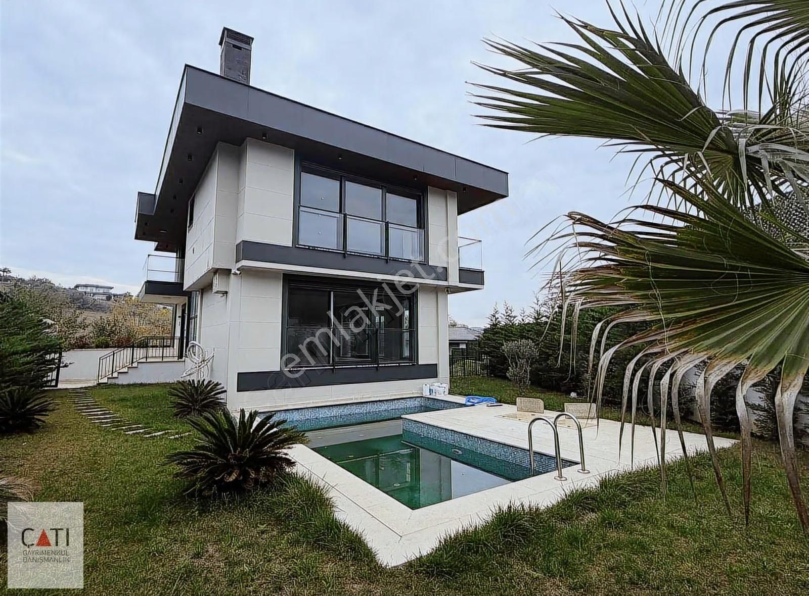 Doğa'nın Kalbinde Çavuş Mah 6+1 Satılık Tripleks Villa