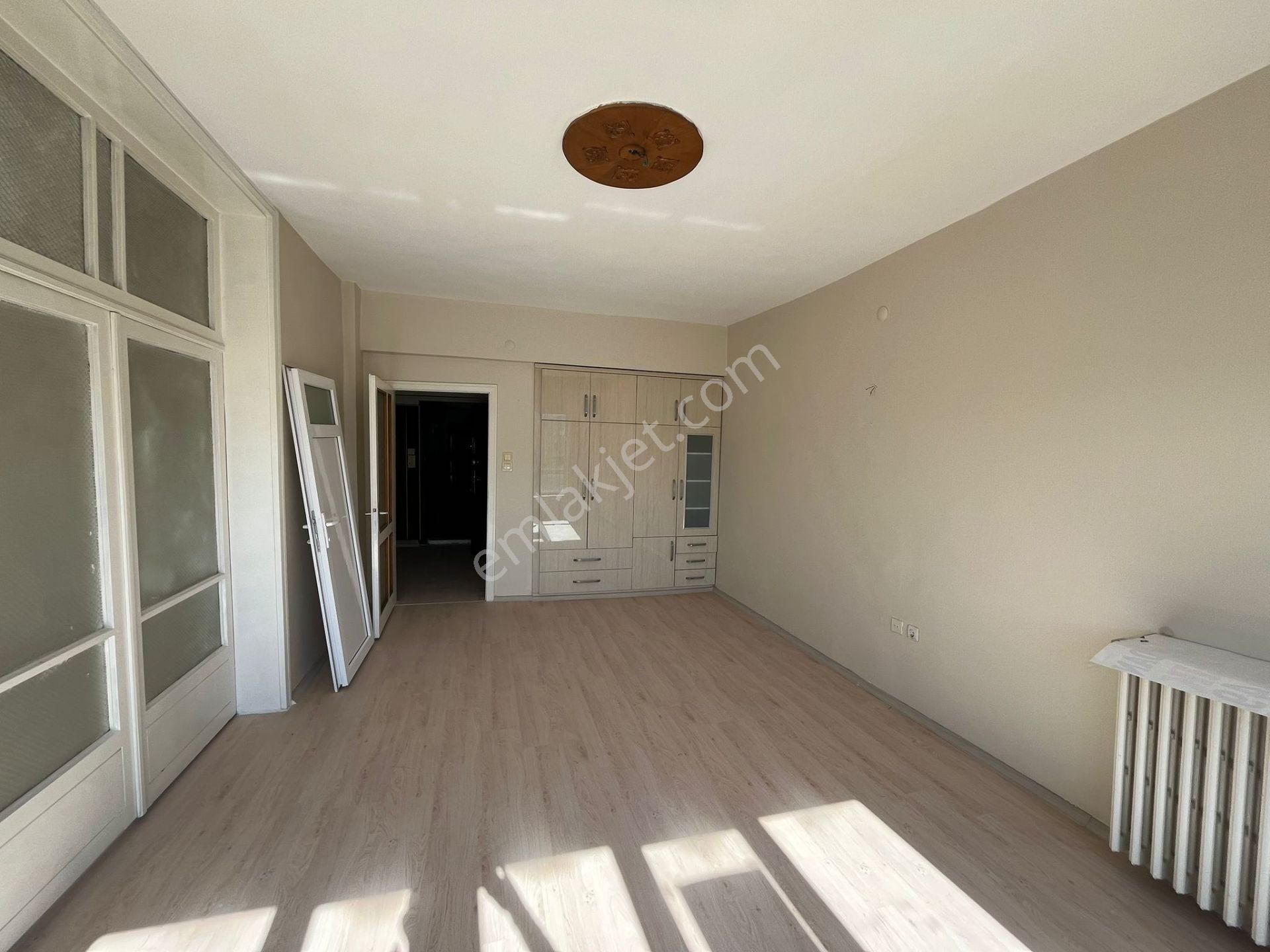 Sivas Caddesinde Yapılı 3+1 140m2 Satılık Daire 117/1 - Görsel 15