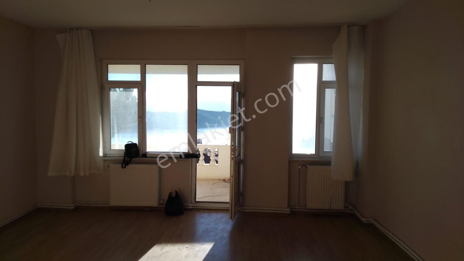Gemlik Cumhuriyet Mah.de Kiralık Daire 3+1 Deniz Manzaralı Arakat Asansörlü Kombili - Görsel 7
