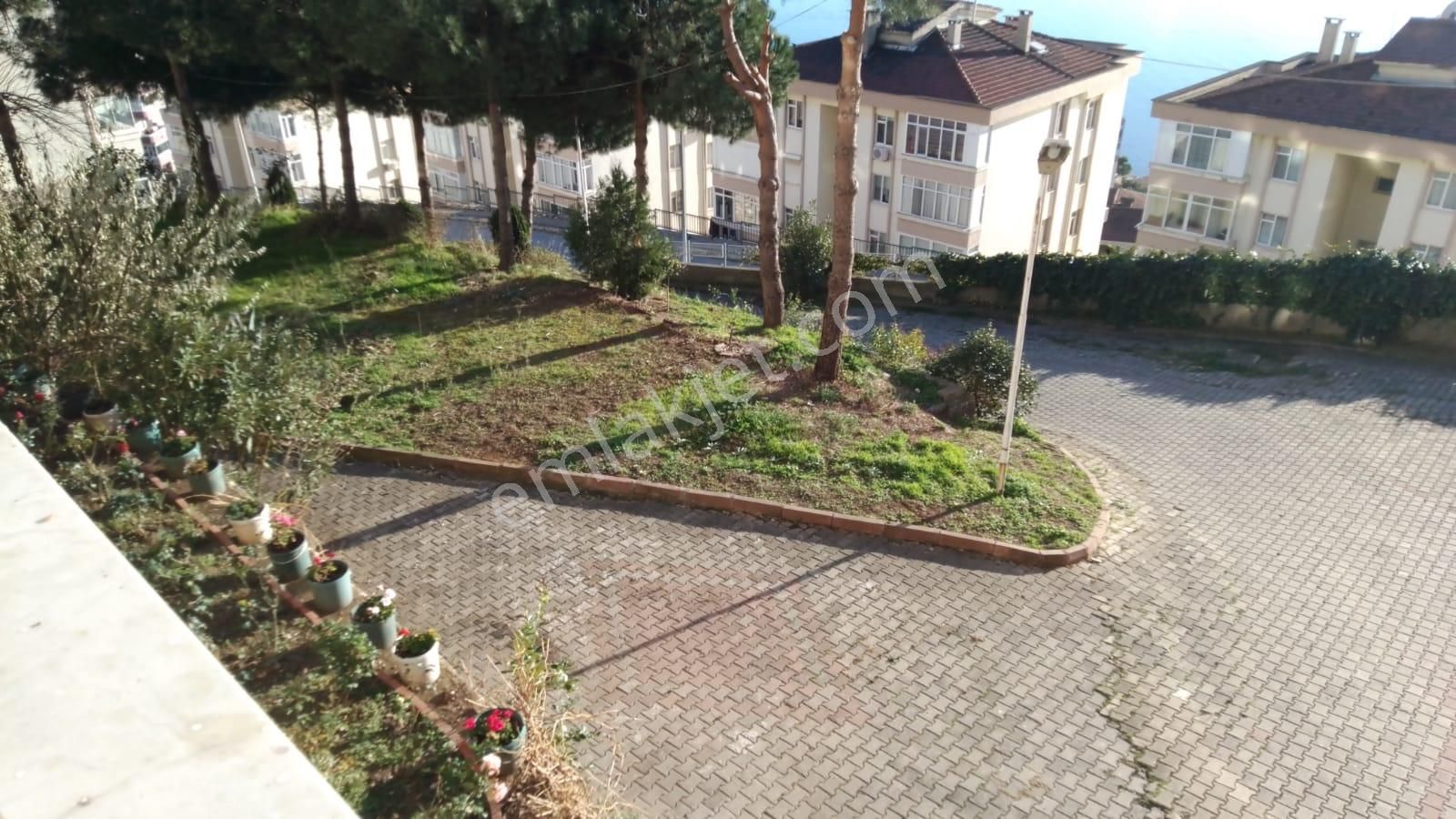 Gemlik Cumhuriyet Mah.de Kiralık Daire 3+1 Deniz Manzaralı Arakat Asansörlü Kombili - Görsel 2