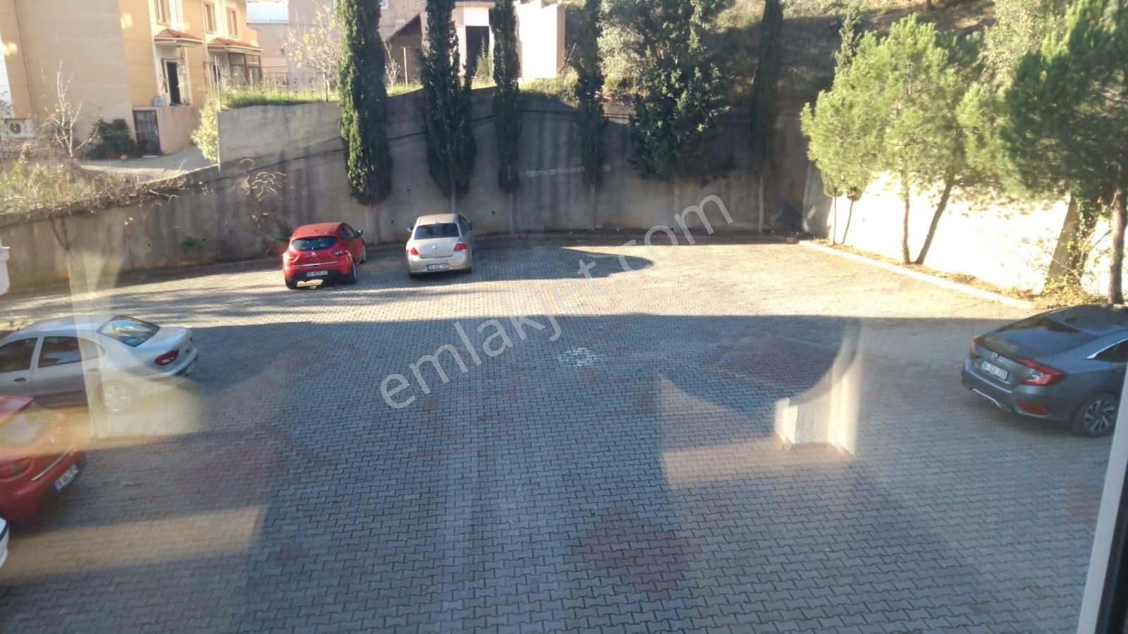 Gemlik Cumhuriyet Mah.de Kiralık Daire 3+1 Deniz Manzaralı Arakat Asansörlü Kombili - Görsel 8