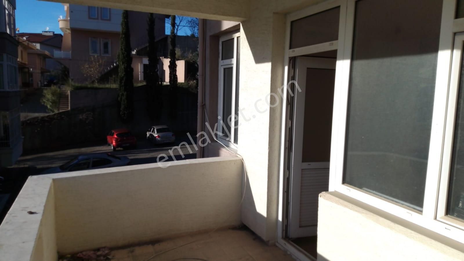 Gemlik Cumhuriyet Mah.de Kiralık Daire 3+1 Deniz Manzaralı Arakat Asansörlü Kombili - Görsel 3