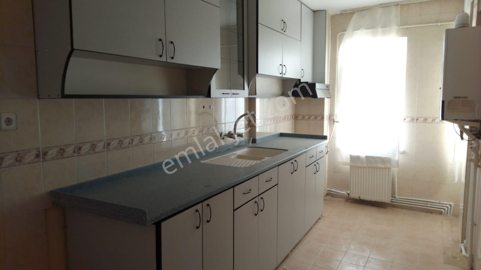 Gemlik Cumhuriyet Mah.de Kiralık Daire 3+1 Deniz Manzaralı Arakat Asansörlü Kombili - Görsel 10