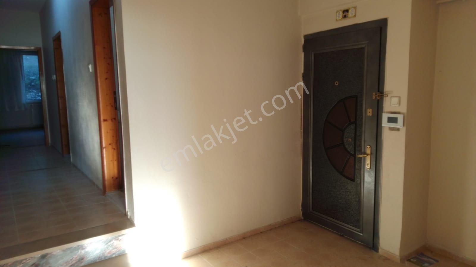 Gemlik Cumhuriyet Mah.de Kiralık Daire 3+1 Deniz Manzaralı Arakat Asansörlü Kombili - Görsel 12