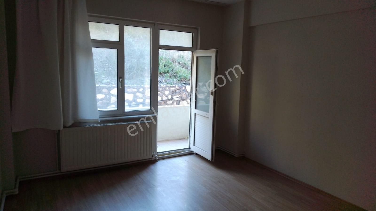 Gemlik Cumhuriyet Mah.de Kiralık Daire 3+1 Deniz Manzaralı Arakat Asansörlü Kombili - Görsel 24