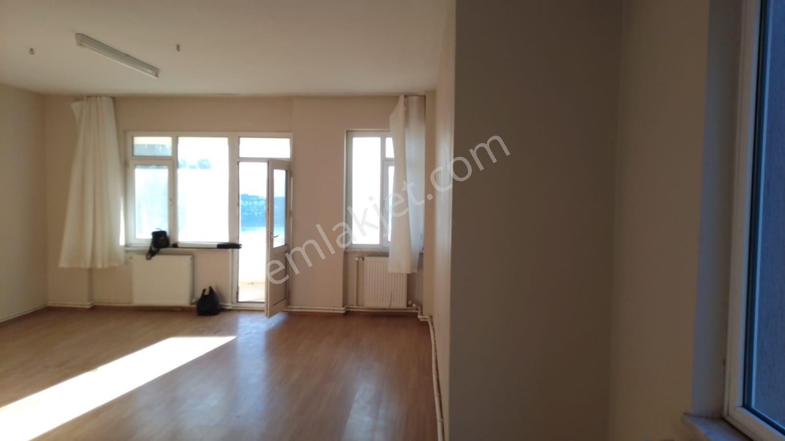 Gemlik Cumhuriyet Mah.de Kiralık Daire 3+1 Deniz Manzaralı Arakat Asansörlü Kombili - Görsel 9