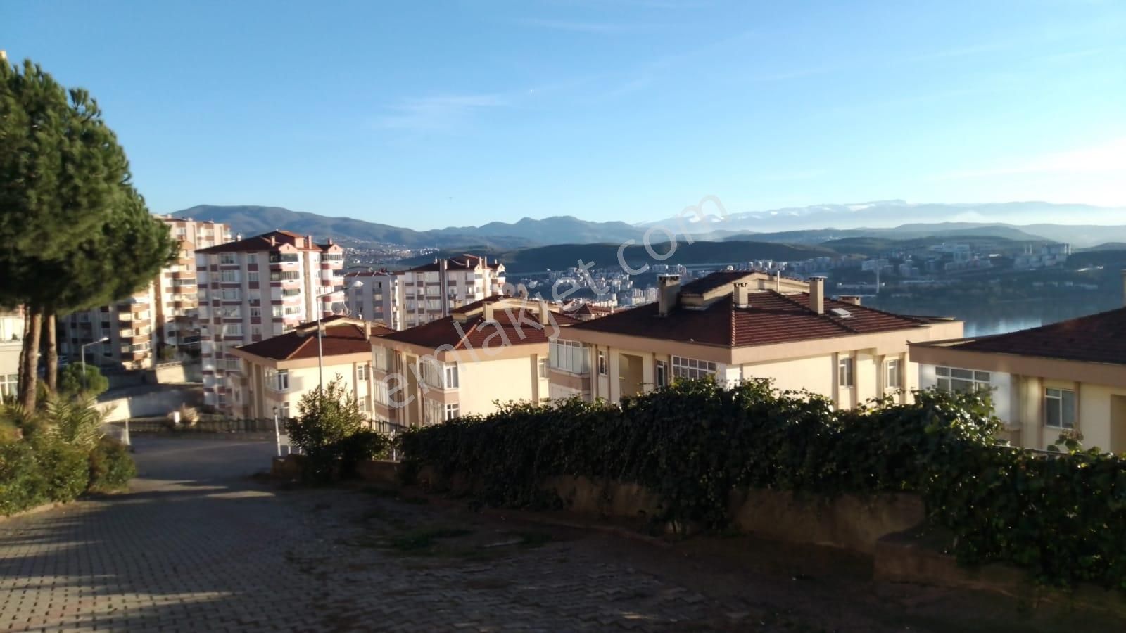 Gemlik Cumhuriyet Mah.de Kiralık Daire 3+1 Deniz Manzaralı Arakat Asansörlü Kombili - Görsel 34