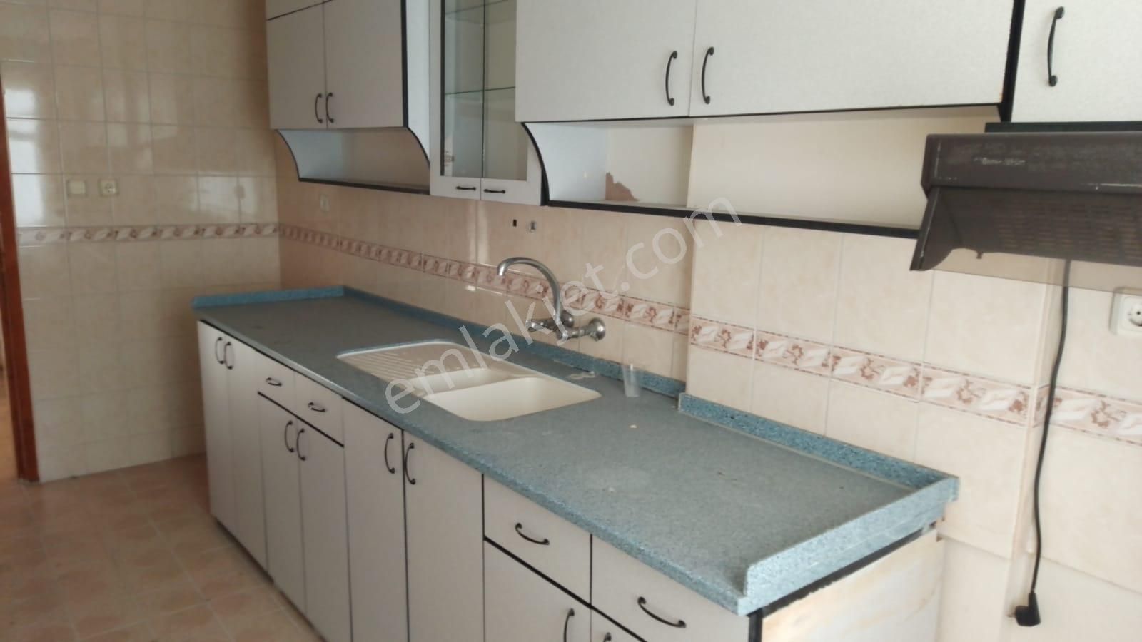 Gemlik Cumhuriyet Mah.de Kiralık Daire 3+1 Deniz Manzaralı Arakat Asansörlü Kombili - Görsel 11