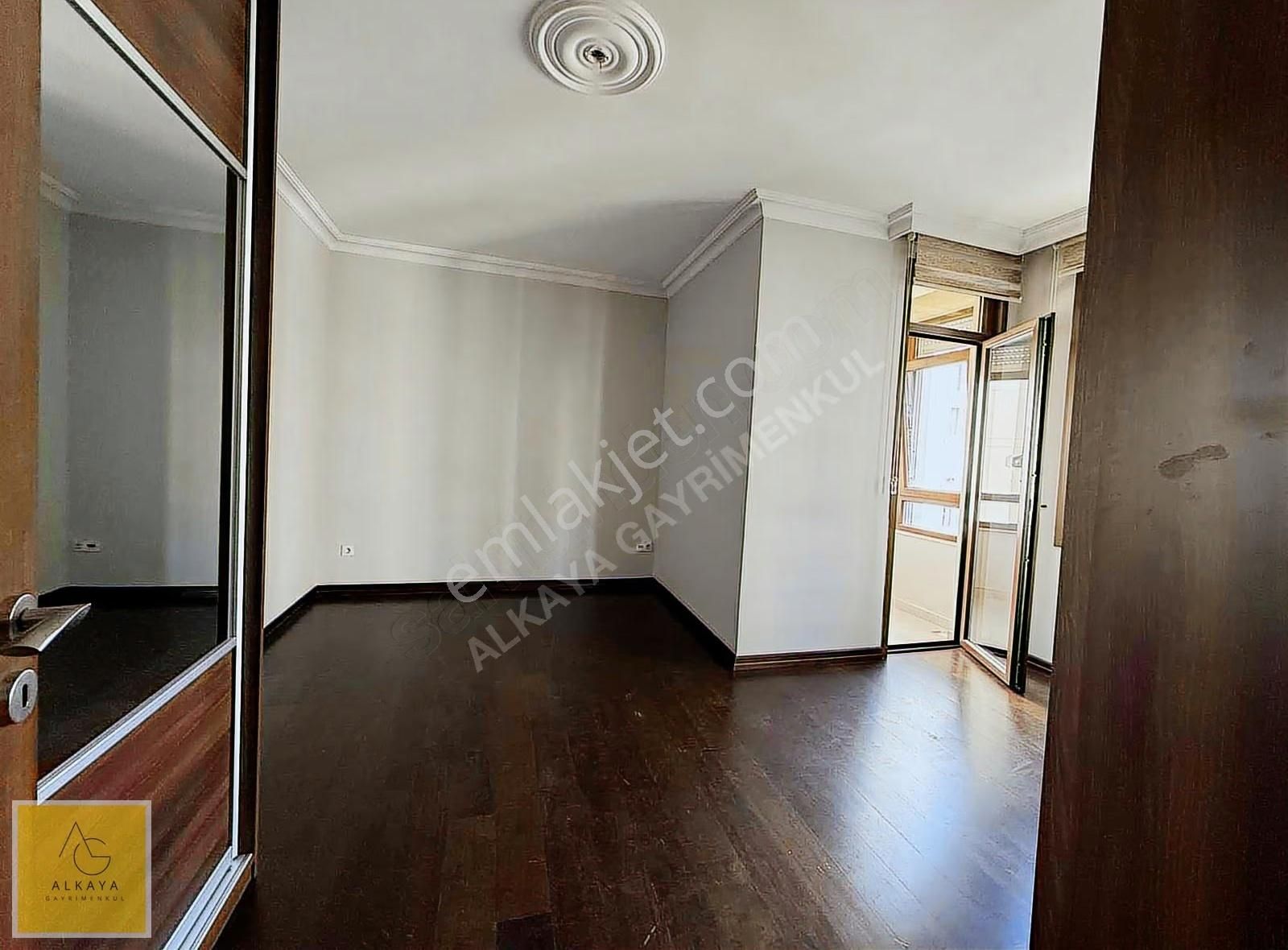 Caddebostan Sahil'de Satılık 3+1 Balkonlu 100m2 Net Boş Daire - Görsel 22