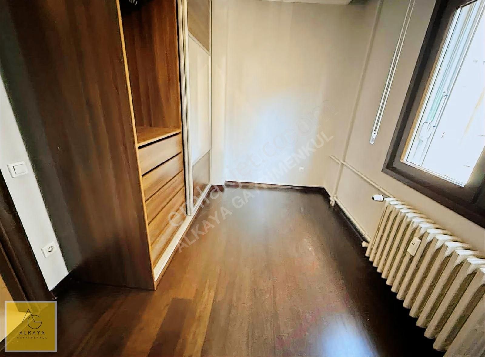 Caddebostan Sahil'de Satılık 3+1 Balkonlu 100m2 Net Boş Daire - Görsel 5