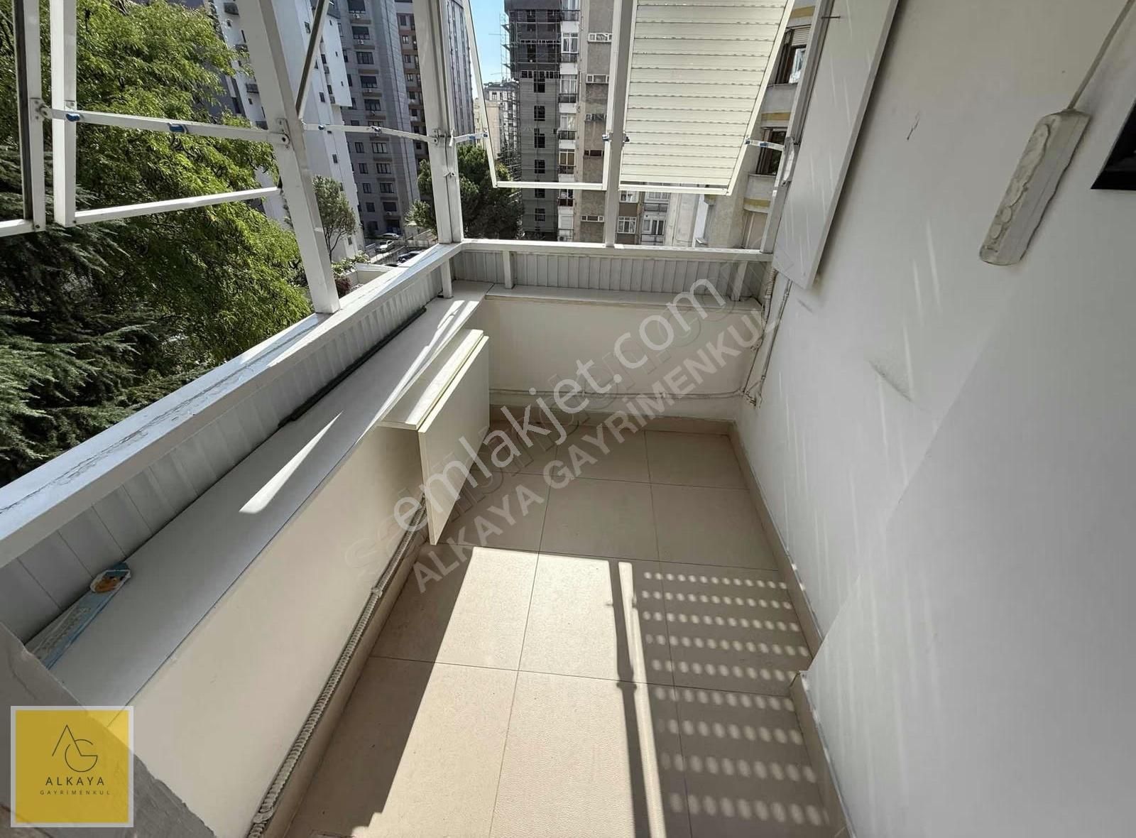 Caddebostan Sahil'de Satılık 3+1 Balkonlu 100m2 Net Boş Daire - Görsel 6