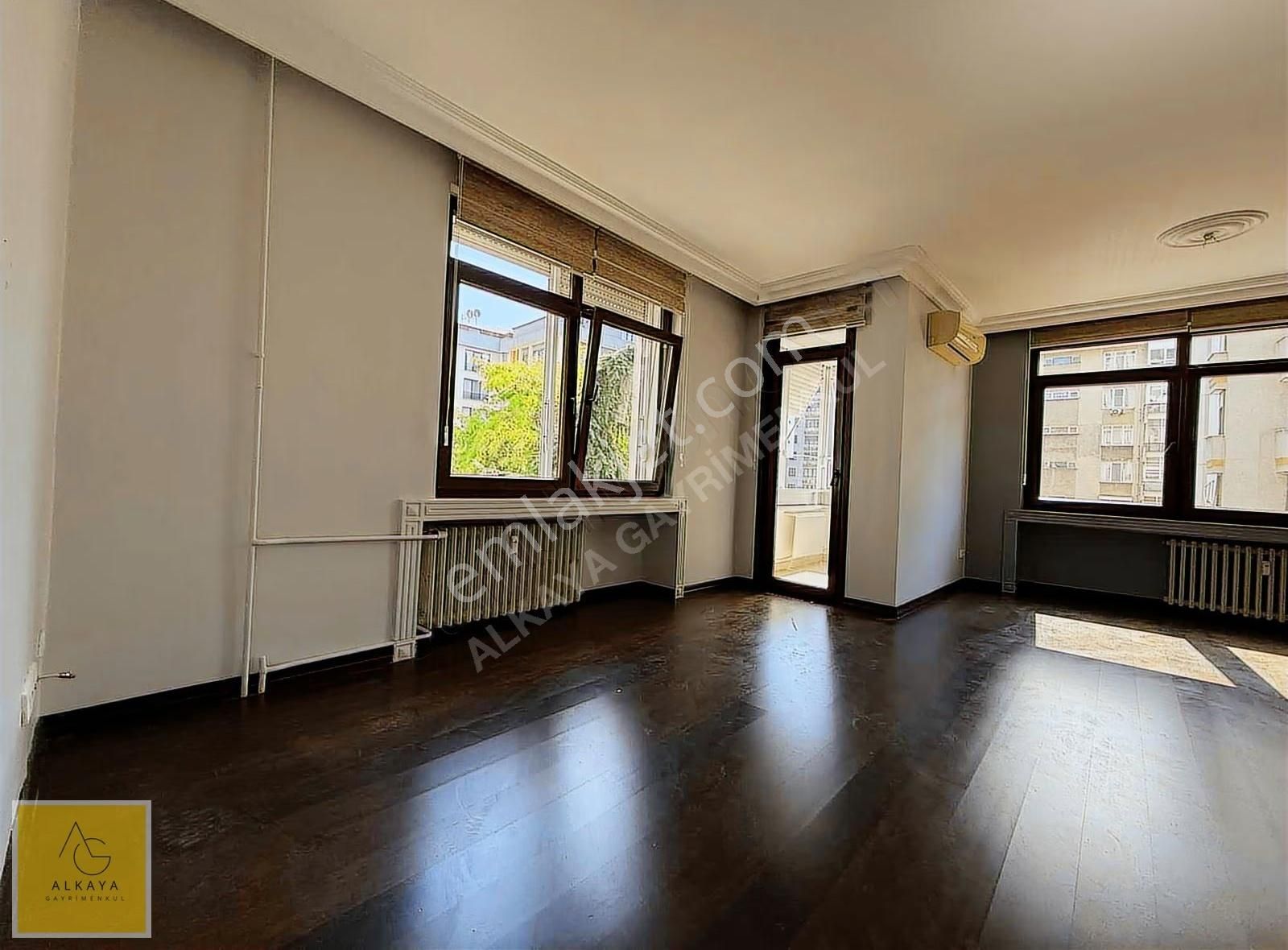 Caddebostan Sahil'de Satılık 3+1 Balkonlu 100m2 Net Boş Daire - Görsel 9