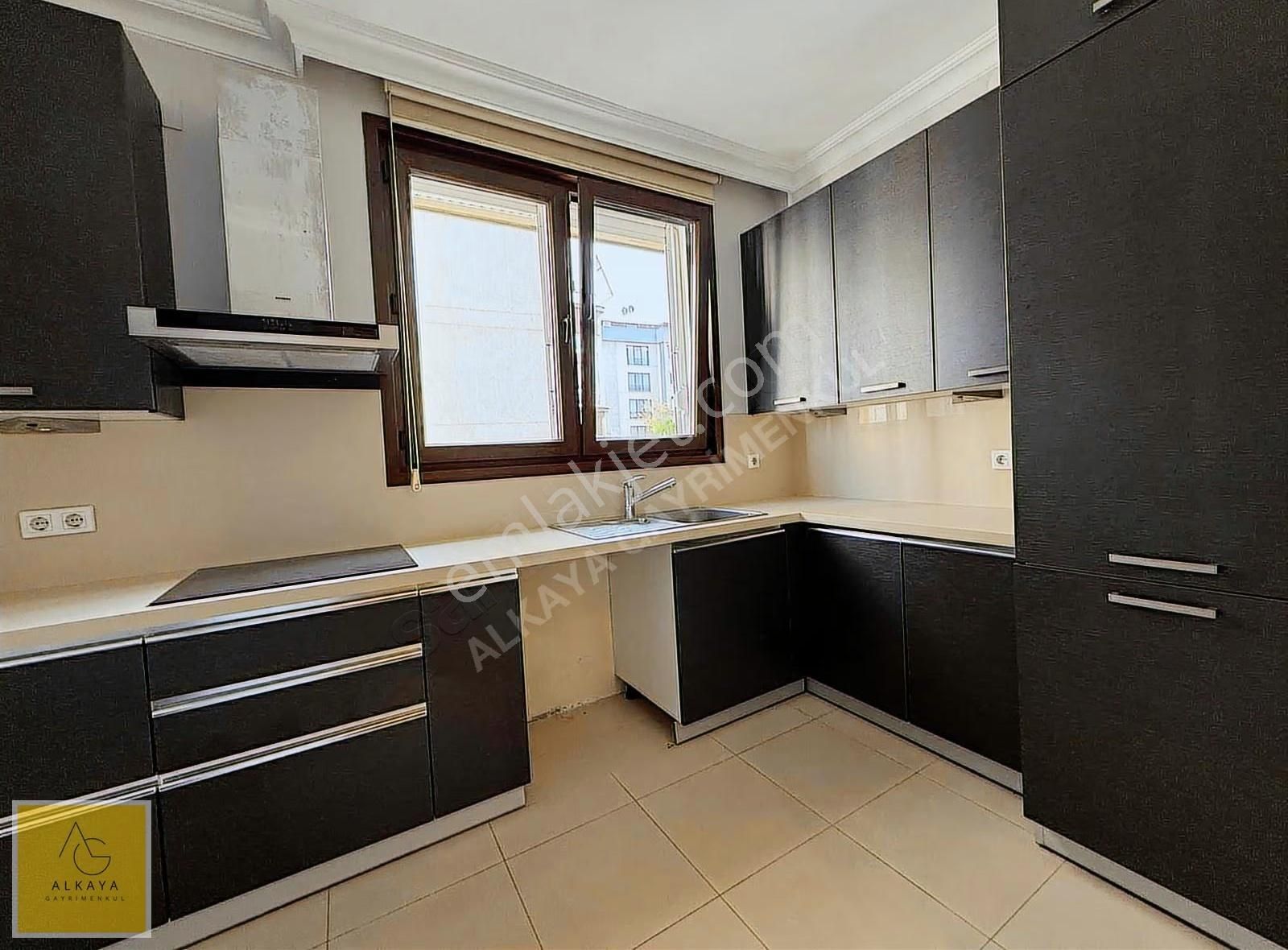 Caddebostan Sahil'de Satılık 3+1 Balkonlu 100m2 Net Boş Daire - Görsel 19