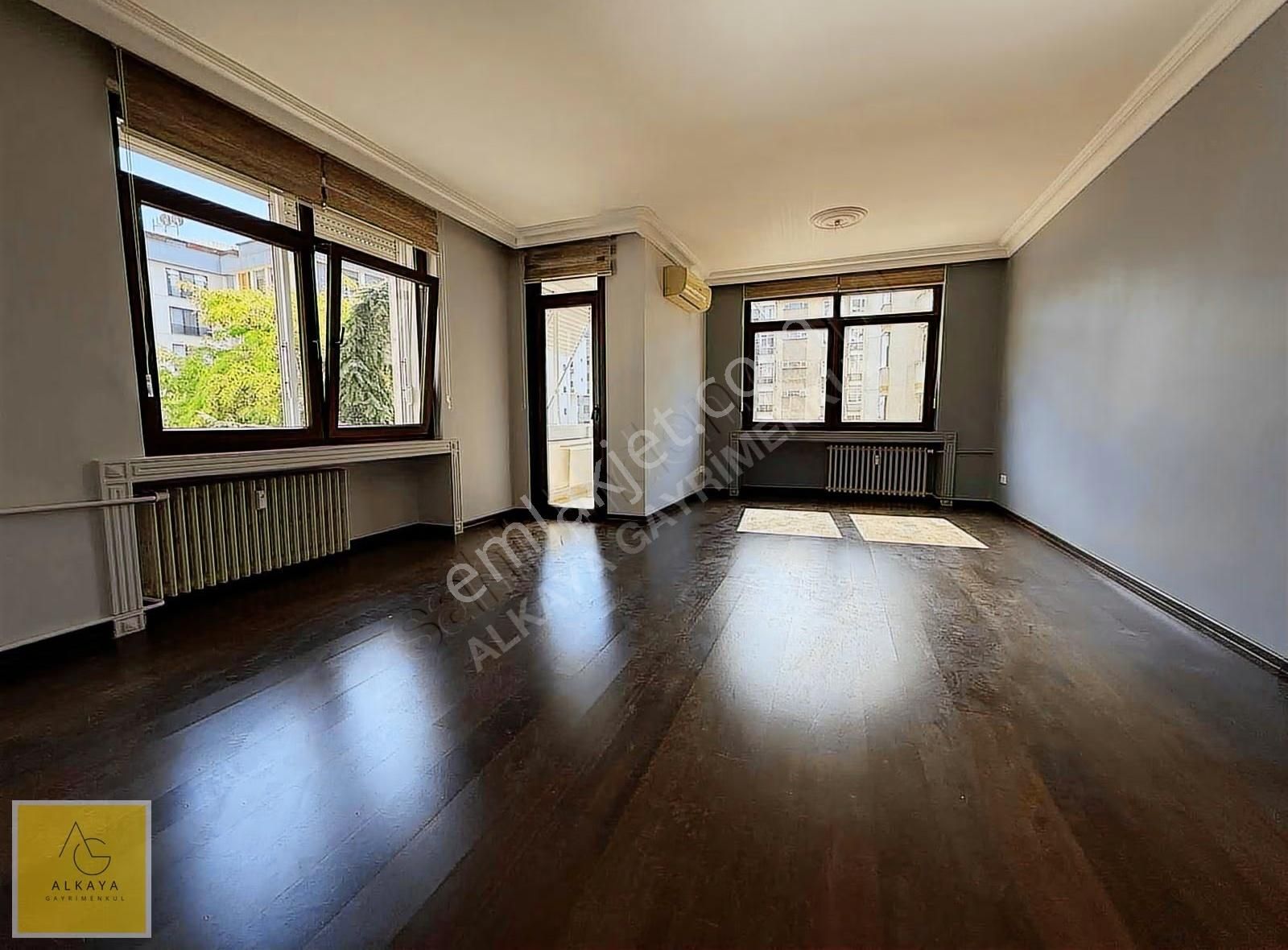 Caddebostan Sahil'de Satılık 3+1 Balkonlu 100m2 Net Boş Daire - Görsel 12