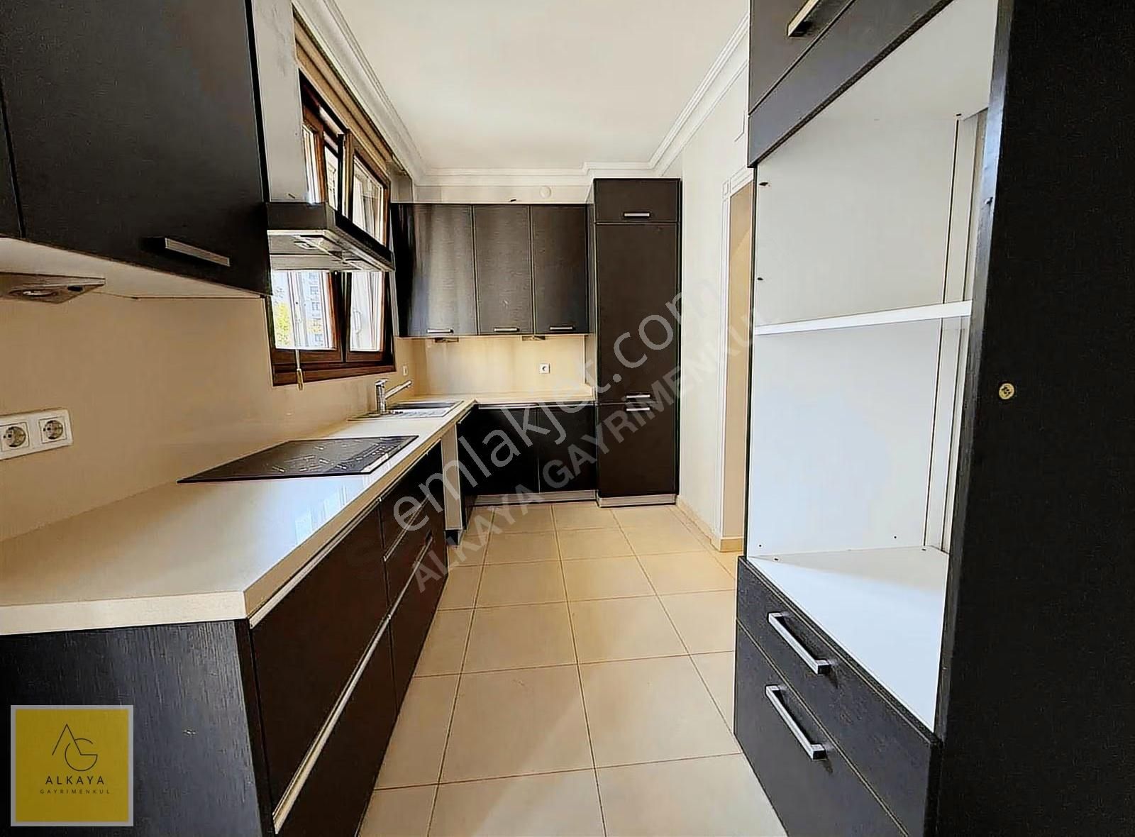 Caddebostan Sahil'de Satılık 3+1 Balkonlu 100m2 Net Boş Daire - Görsel 8