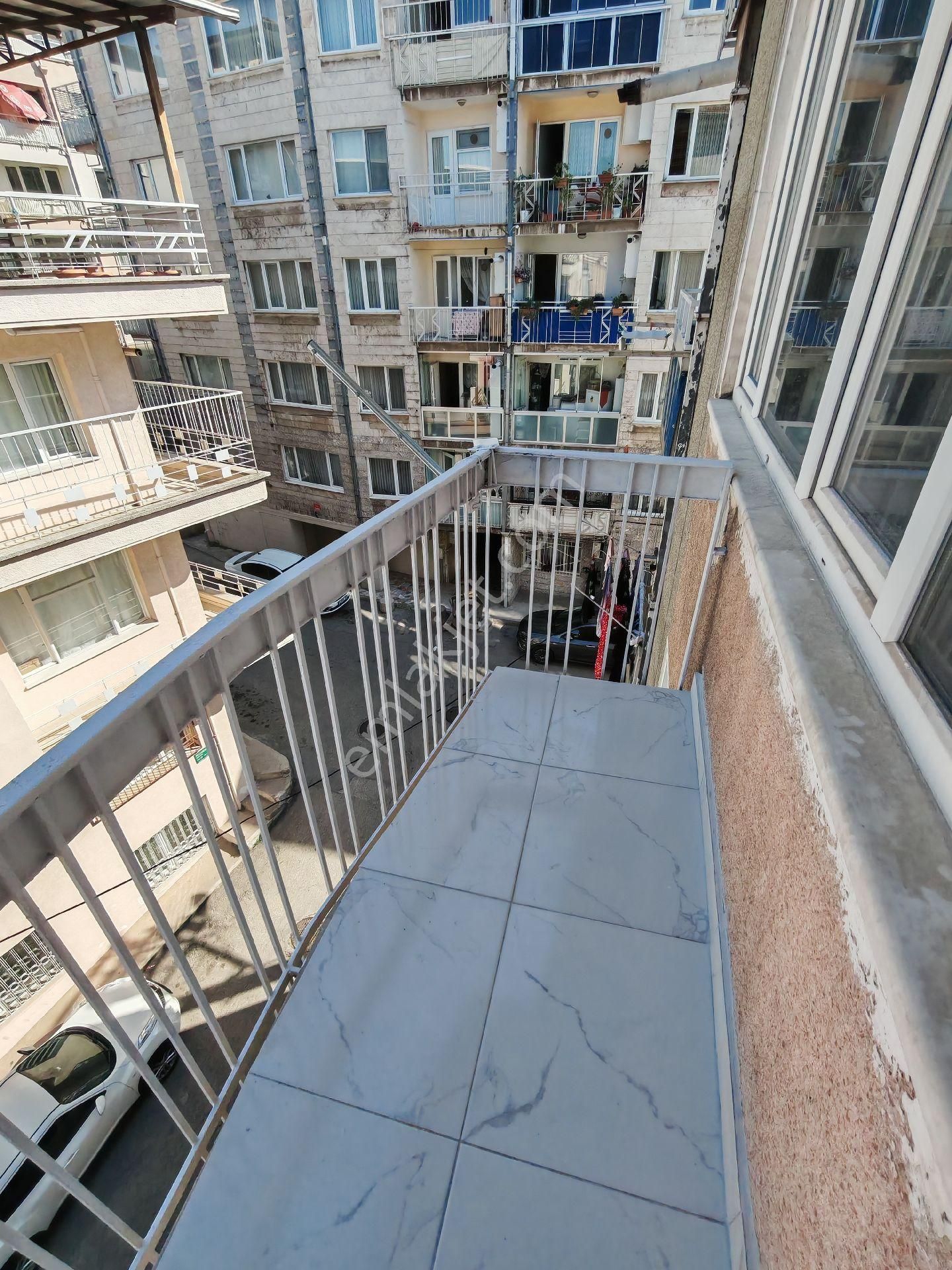 Barış Gayrimenkul'den Umurbey'de Ara Kat Bakımlı 2+1 Daire. - Görsel 15