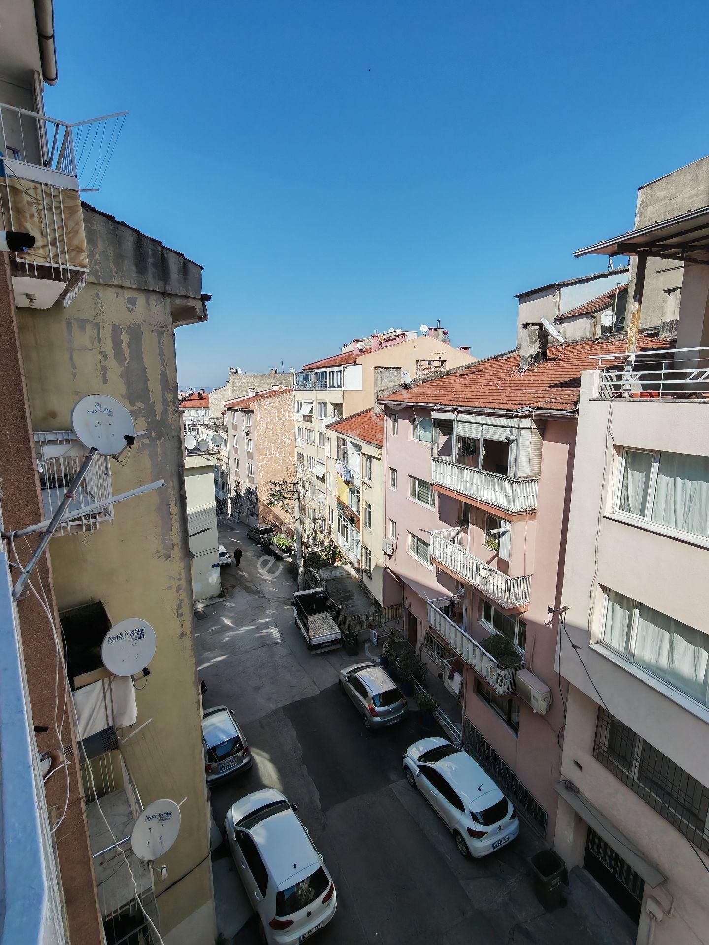 Barış Gayrimenkul'den Umurbey'de Ara Kat Bakımlı 2+1 Daire. - Görsel 13
