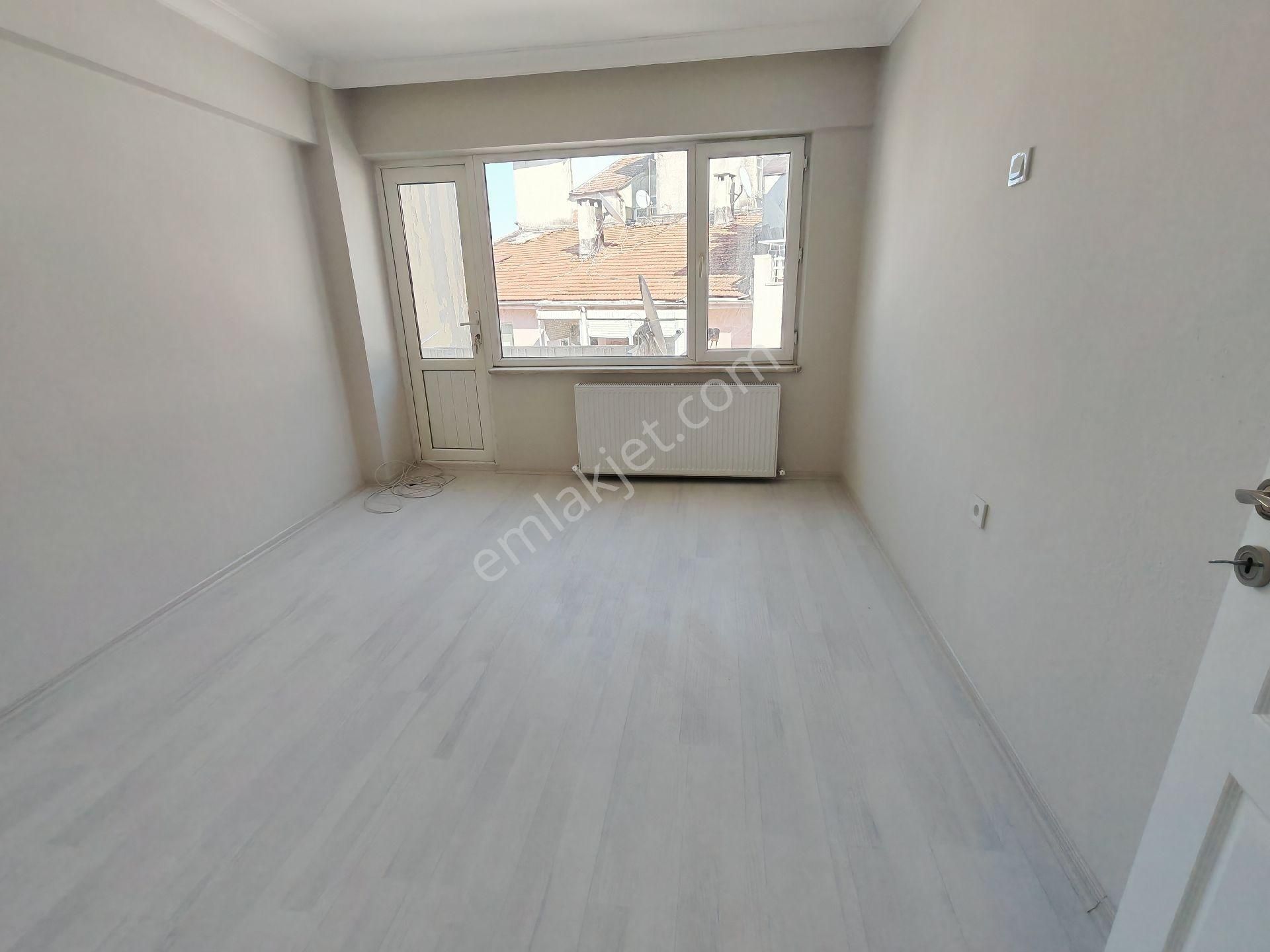 Barış Gayrimenkul'den Umurbey'de Ara Kat Bakımlı 2+1 Daire. - Görsel 12