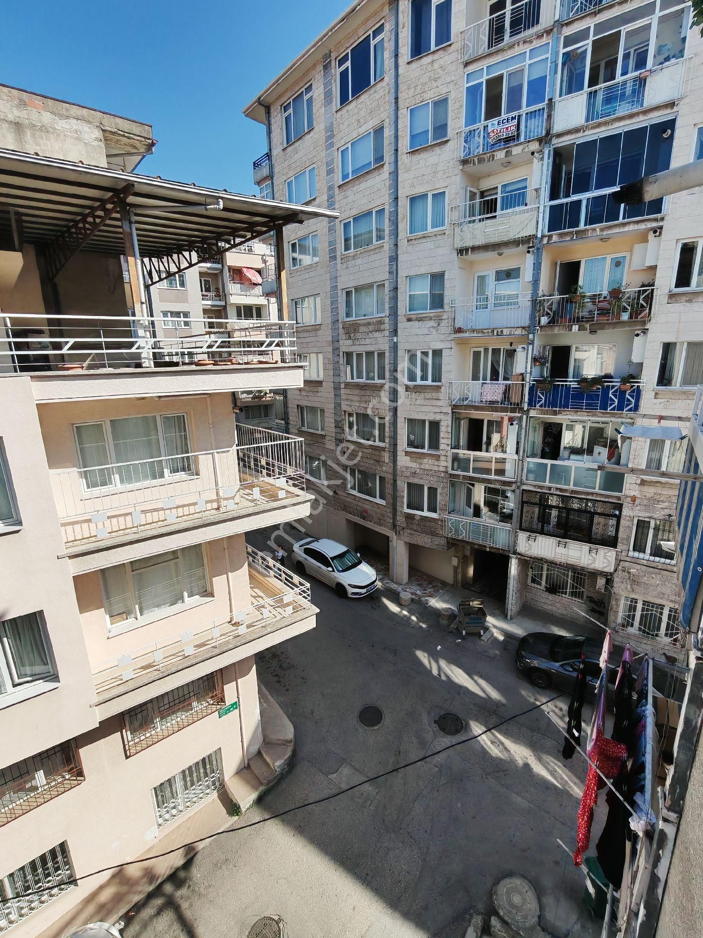 Barış Gayrimenkul'den Umurbey'de Ara Kat Bakımlı 2+1 Daire. - Görsel 14