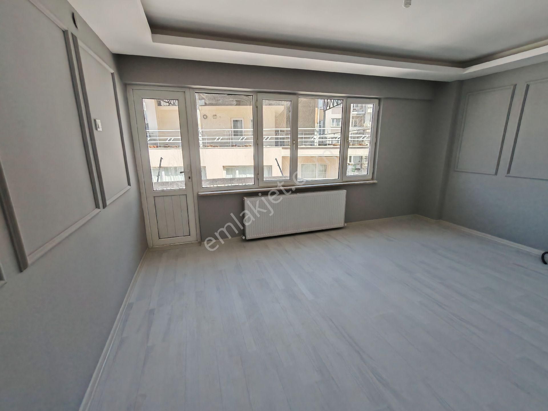 Barış Gayrimenkul'den Umurbey'de Ara Kat Bakımlı 2+1 Daire.