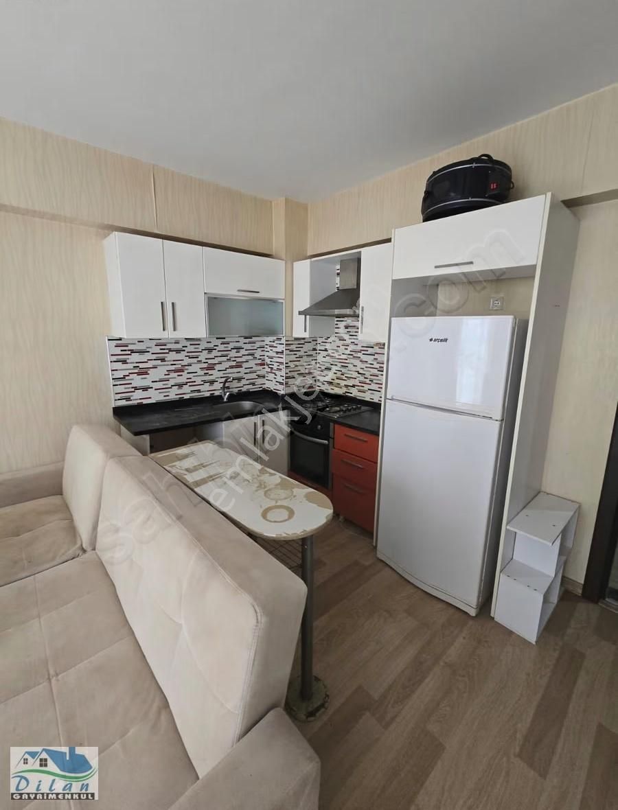 Dilan Gyo'dan Kiralık 1+1 Eşyalı Metrobüse Yakın Merkezdeee - Görsel 4