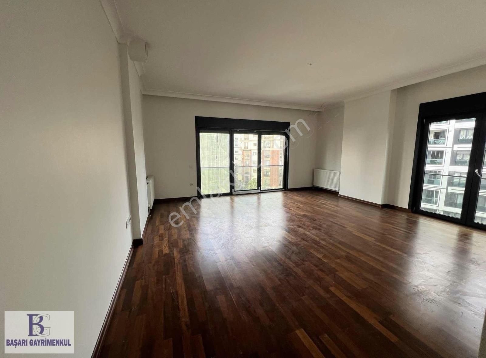 Başarı Suadiye Bağdata 5. Binada 135 M2 3+1 Boş Balkonlu Fırsat