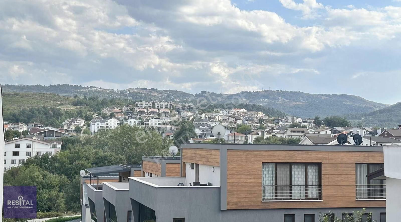 Demirci Mah 3.5+1 Satılık Bahçeli Villa