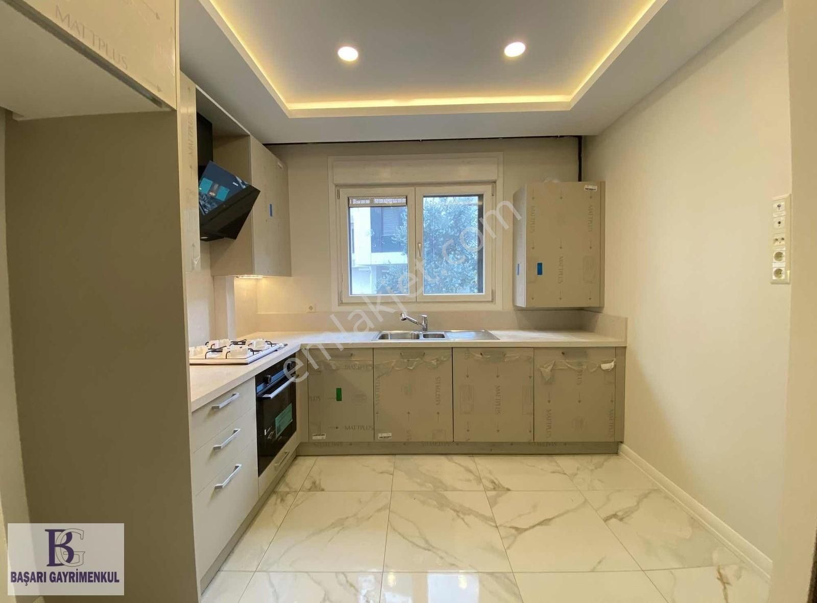 Başarı'dan Suadiye Feride Geçidin'de Bahçe Kullanımlı 3+1 Sıfır - Görsel 2