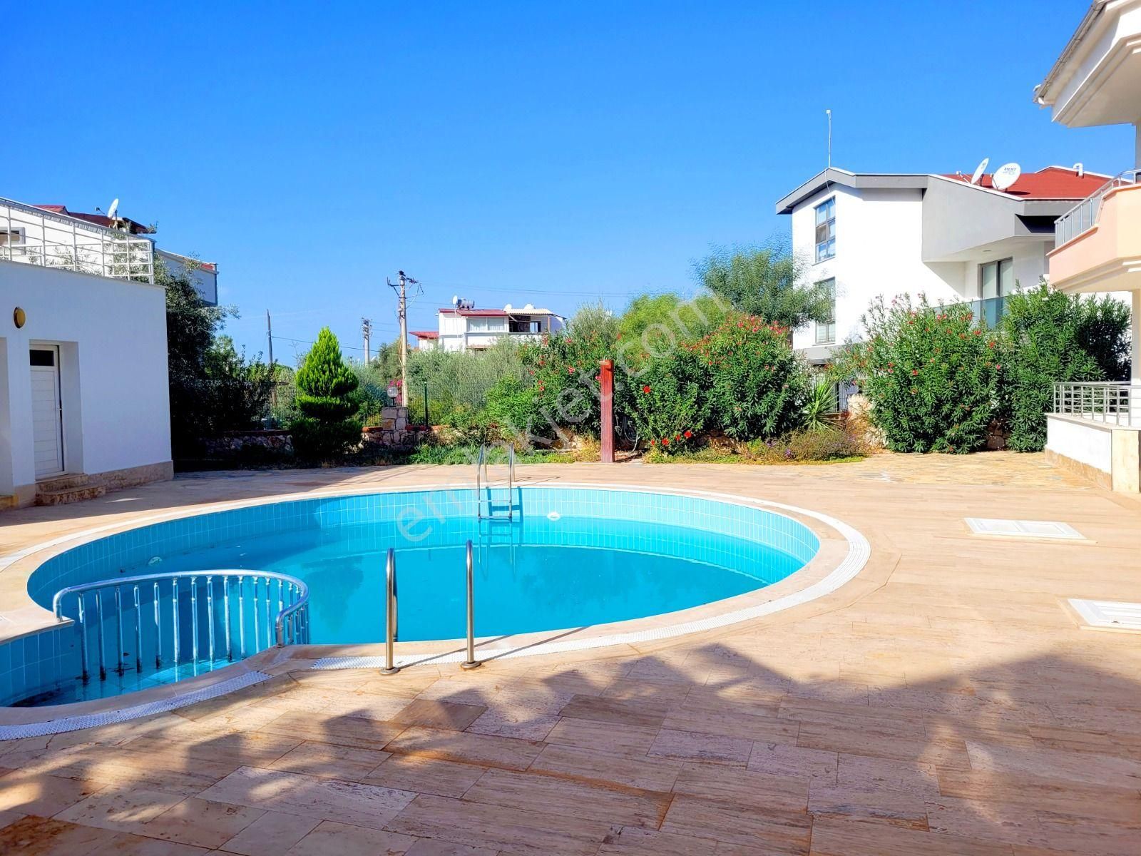 Emsallerinden Uygun Butik Havuzlu Site İçinde 3+1 Dubleks Daire - Görsel 2