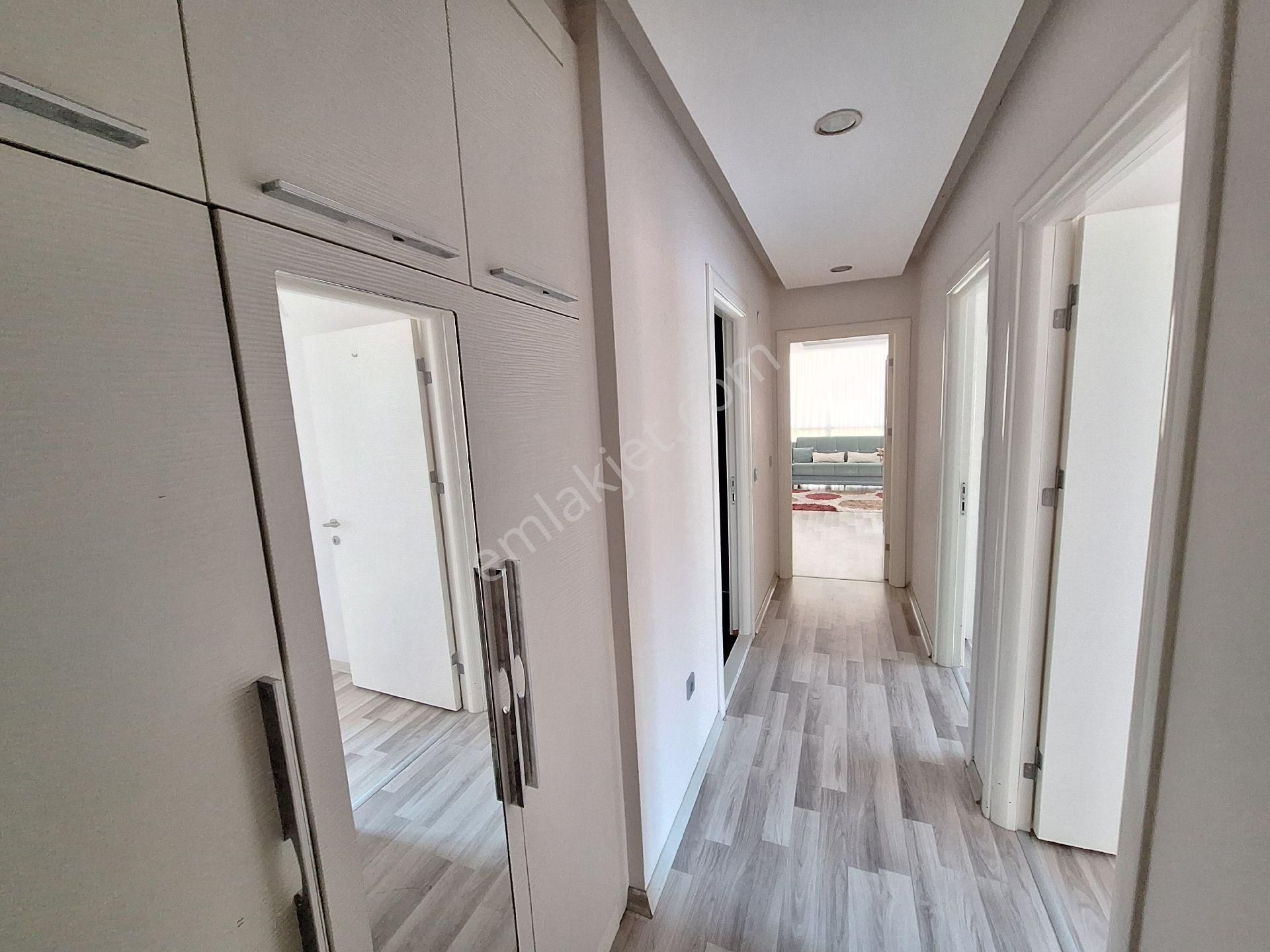 Kuşadasında Marina Çarşıya Yürüyüş Mesafesinde Deniz Manzaralı 70m2 Rezidans 1+1 Eşyalı - Görsel 6