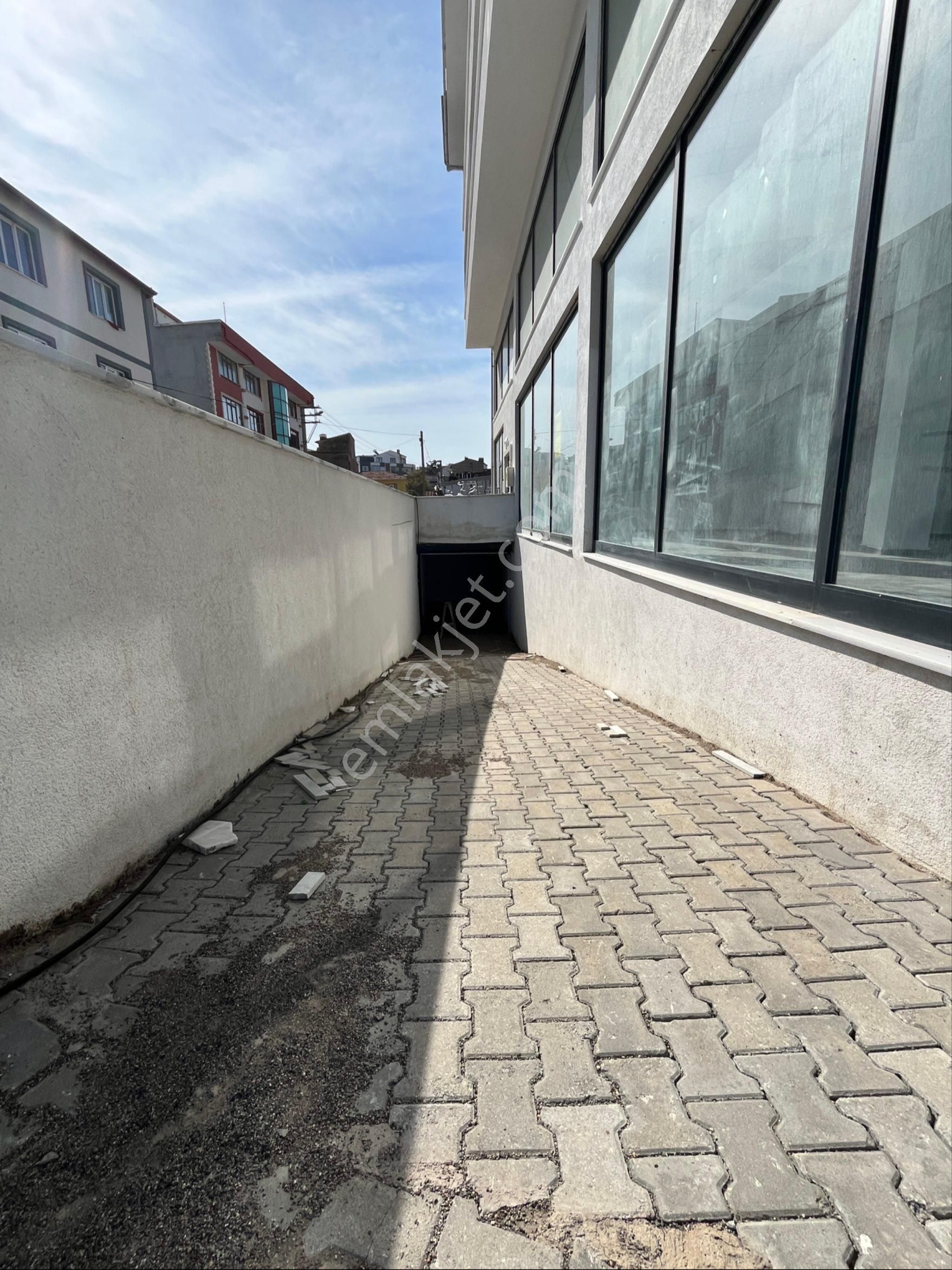 Görgülü Emlaktan Burhaniye Merkezde Satılık 2+1 Açık Mutfak Daire - Görsel 5