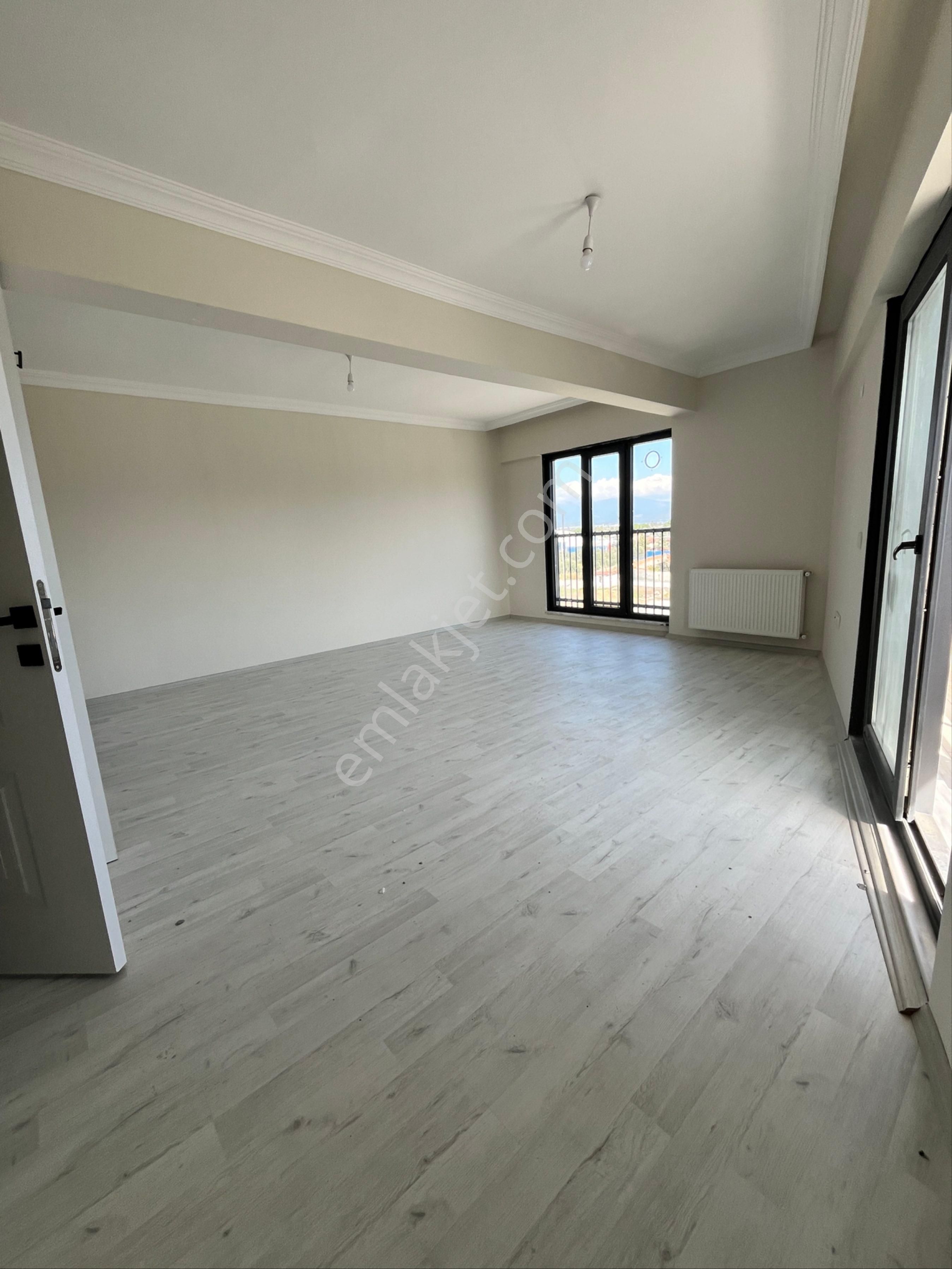 Görgülü Emlaktan Burhaniye Merkezde Satılık 2+1 Açık Mutfak Daire - Görsel 8