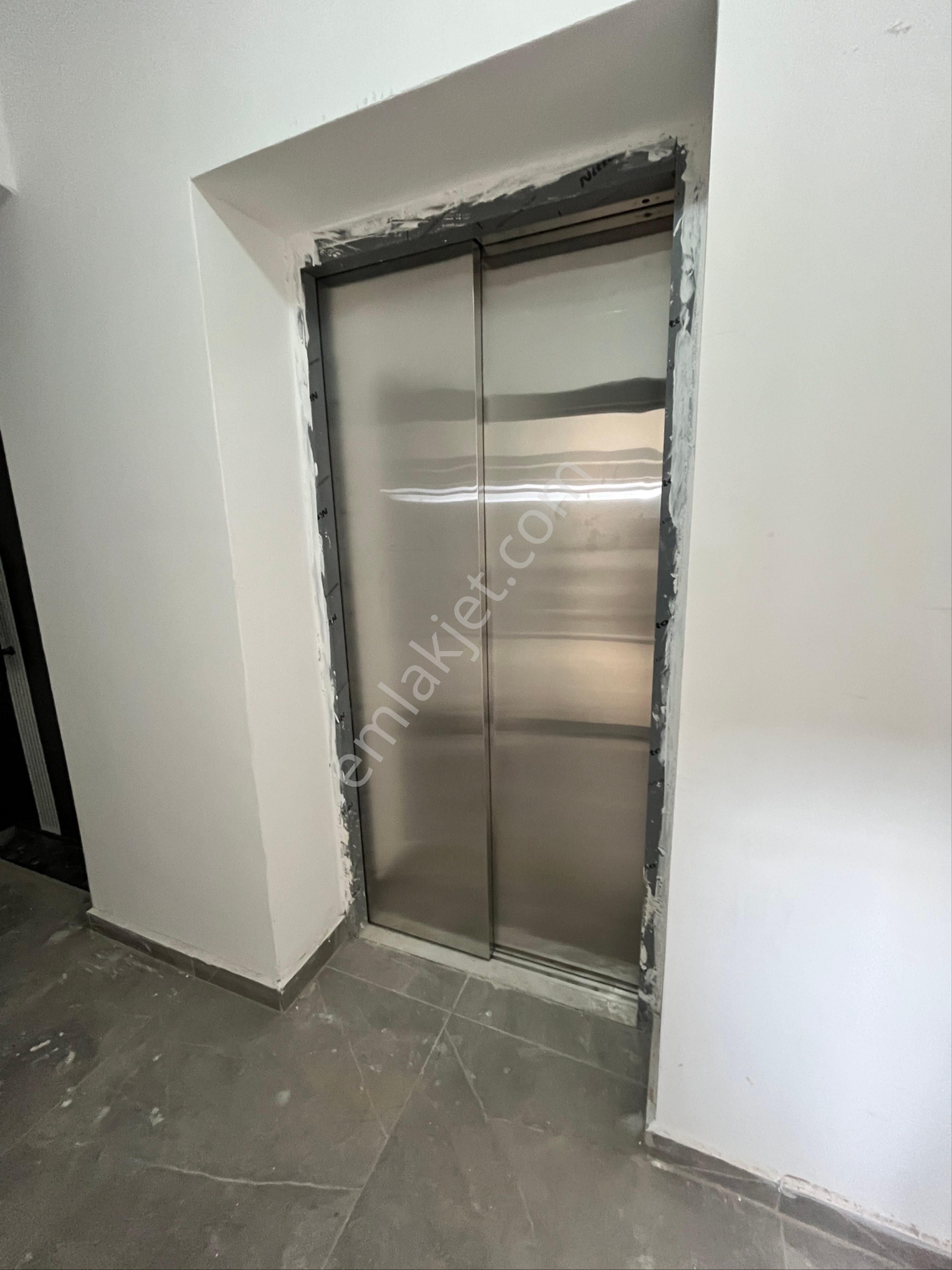 Görgülü Emlaktan Burhaniye Merkezde Satılık 2+1 Açık Mutfak Daire - Görsel 6