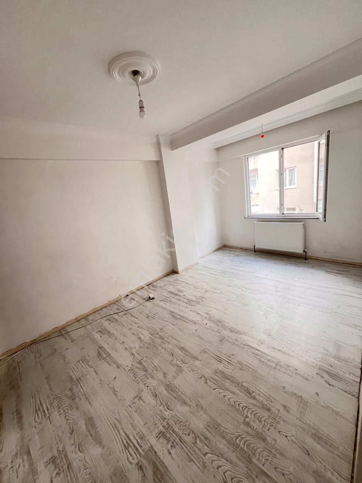 Muhittinde 2+1 6 Yıllık İskanlı Ara Kat Fırsat Daire - Görsel 4