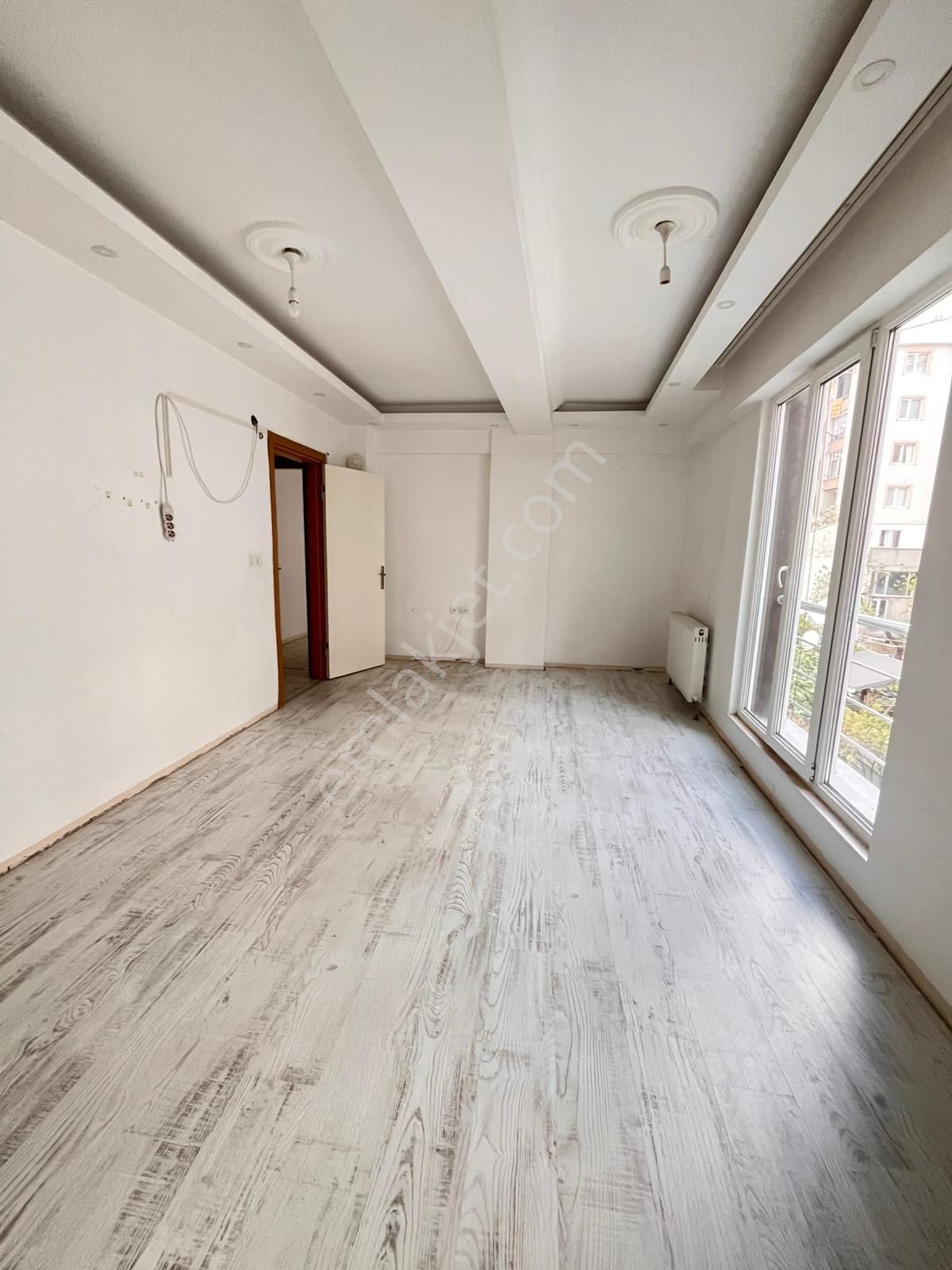 Muhittinde 2+1 6 Yıllık İskanlı Ara Kat Fırsat Daire - Görsel 13