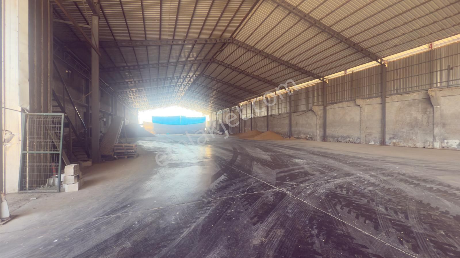 Zorlu Gayrimenkul'den Tarsus'ta 2000m2 Kiralık Aylık Depo