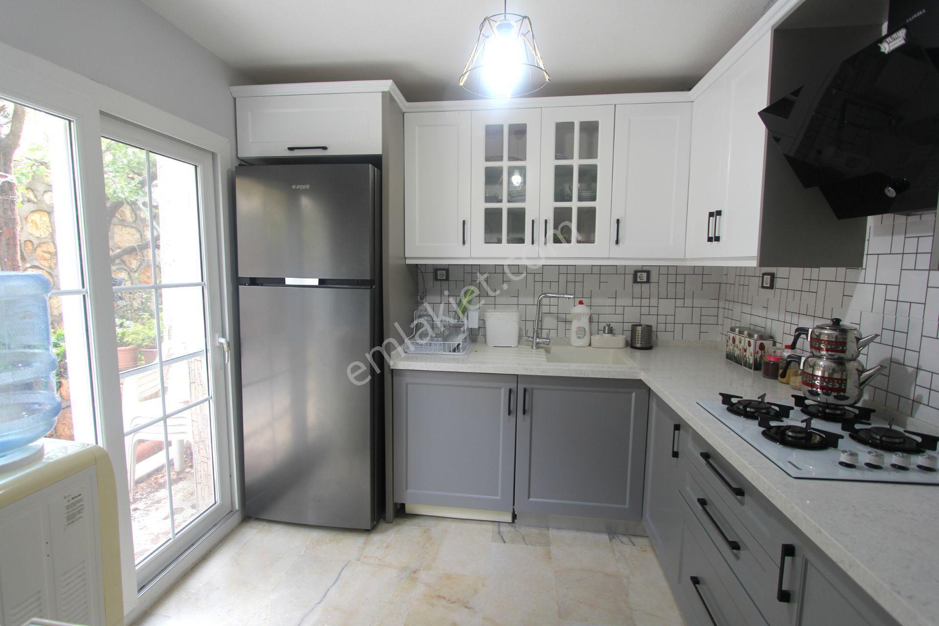 Gümüldür Gümüşsu Yakamoz Sitesinde Tadilatlı Tripleks Satılık Villa - Görsel 8