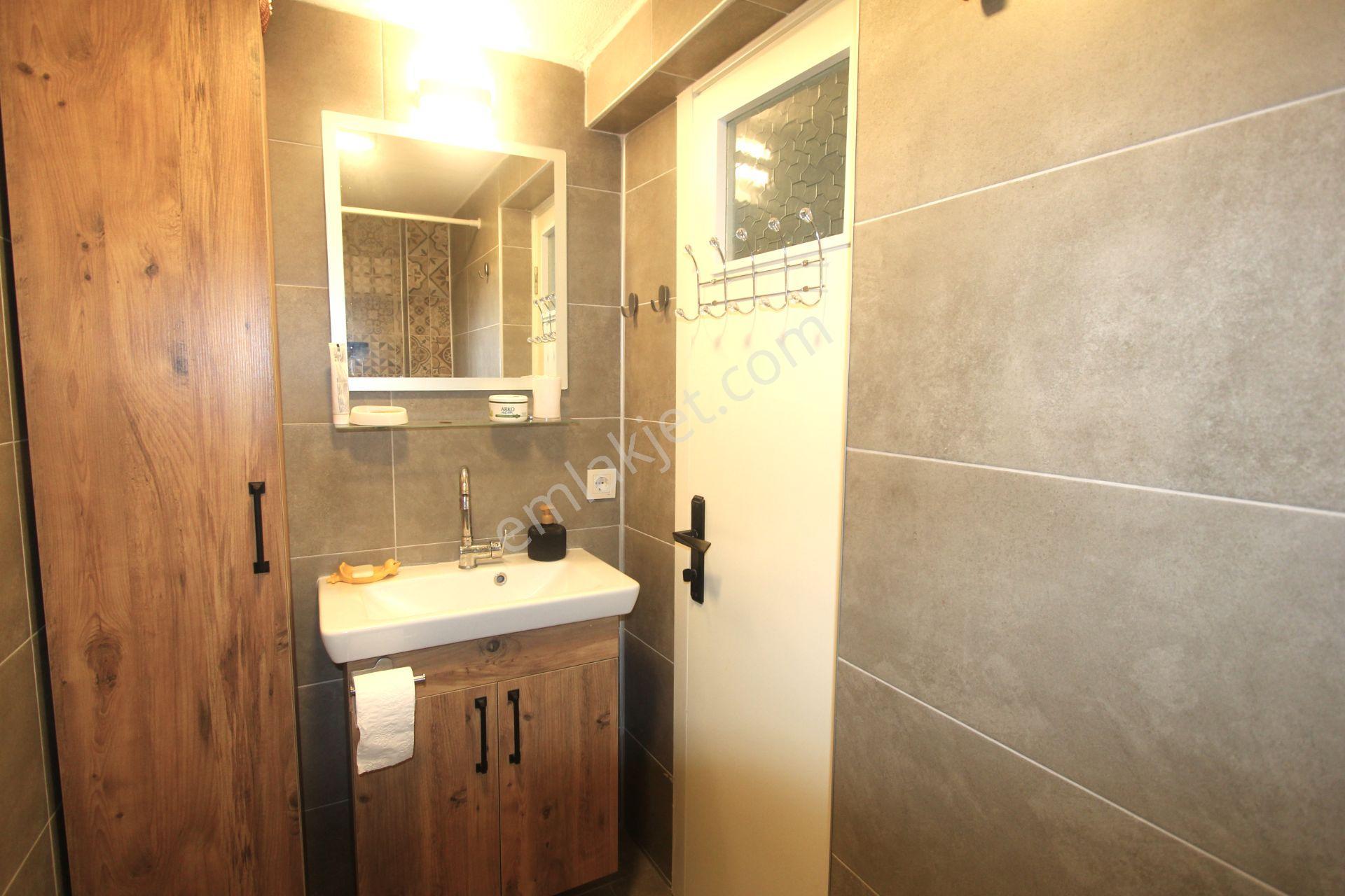 Gümüldür Gümüşsu Yakamoz Sitesinde Tadilatlı Tripleks Satılık Villa - Görsel 16