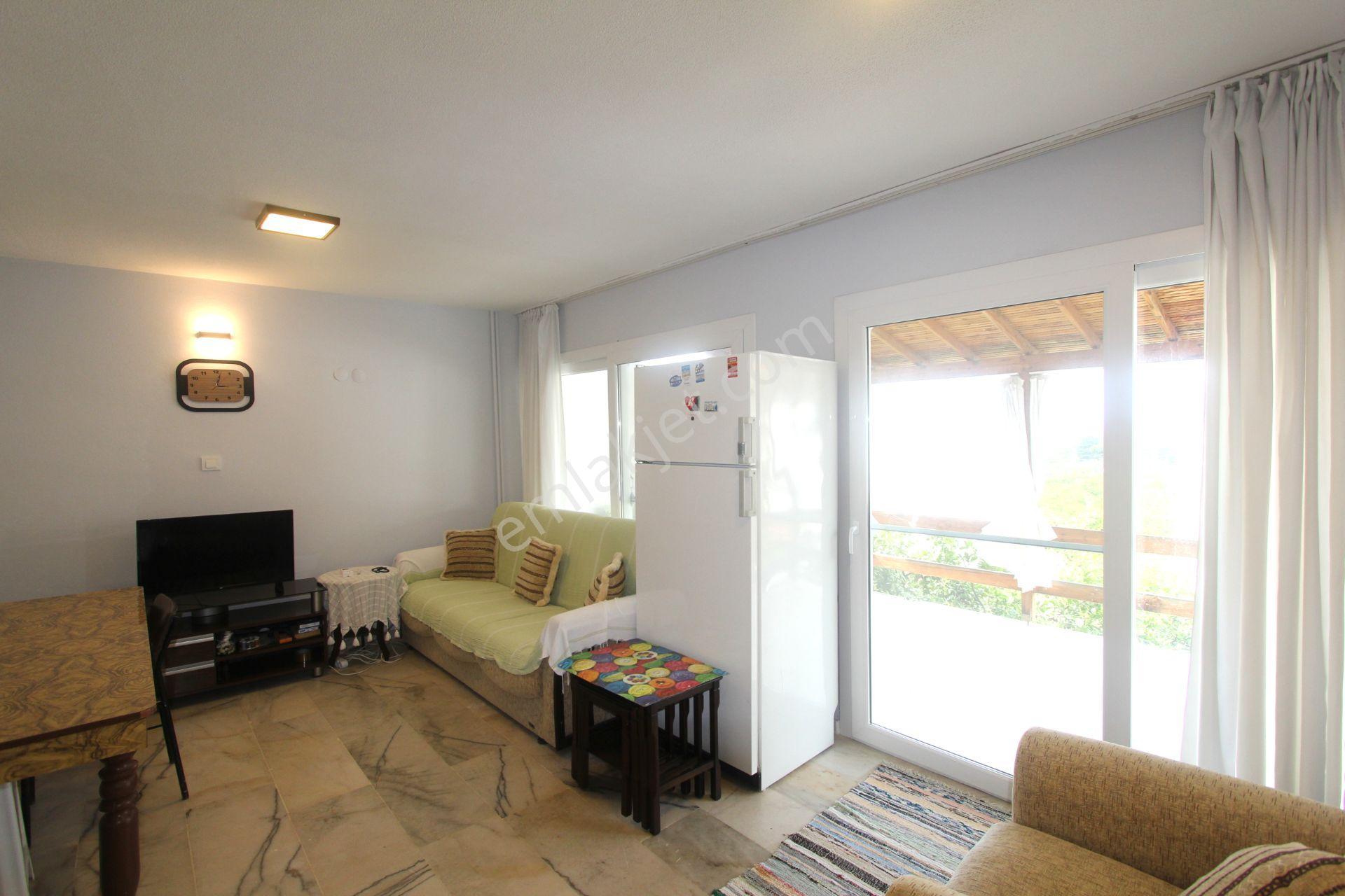 Gümüldür Gümüşsu Yakamoz Sitesinde Tadilatlı Tripleks Satılık Villa - Görsel 14